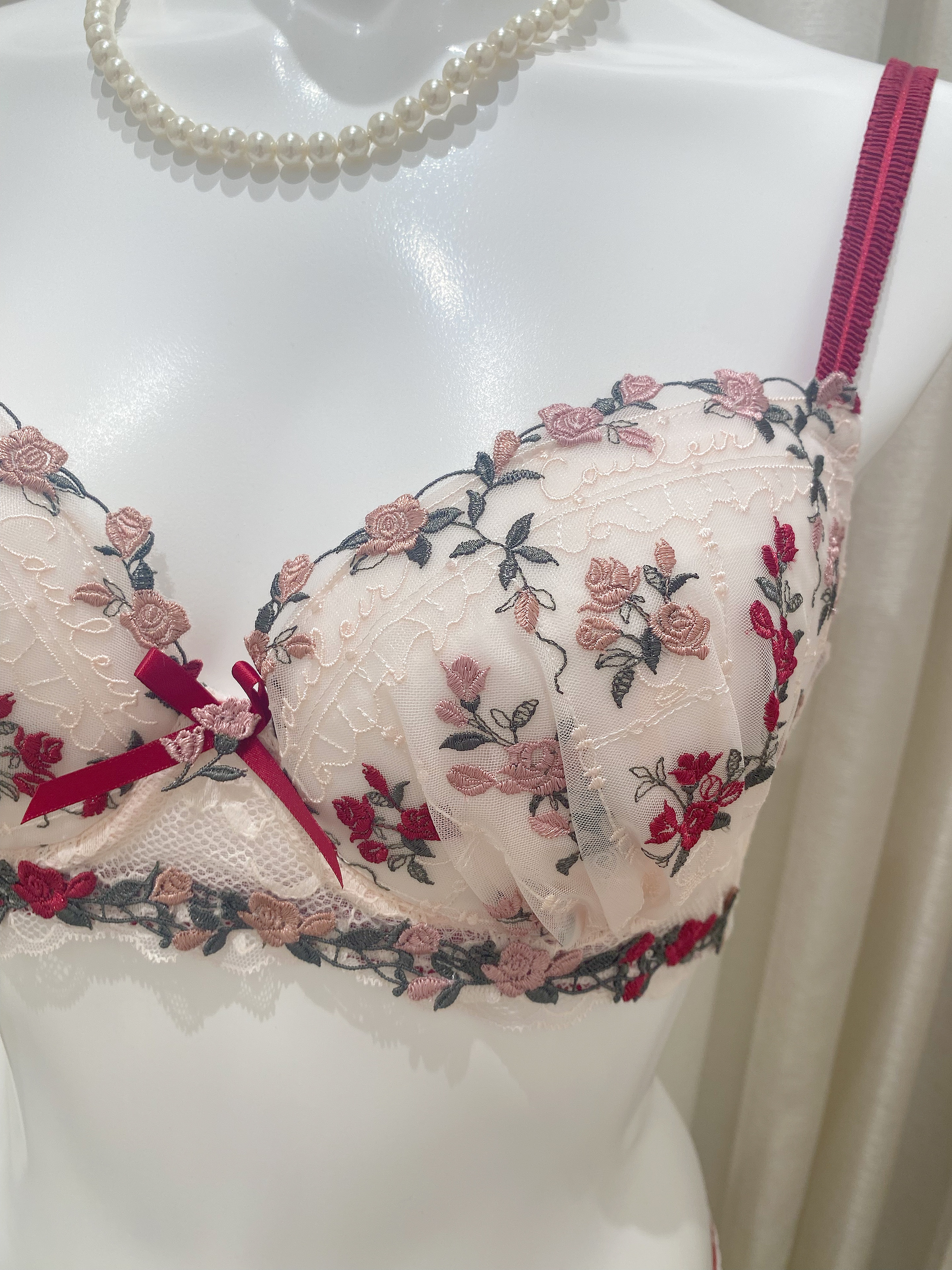 NENE さんの「Risa Magli｜ソーラ ブラジャー (B-C) ＜Side Shape（サイドシェイプ）＞」を使ったコーディネート