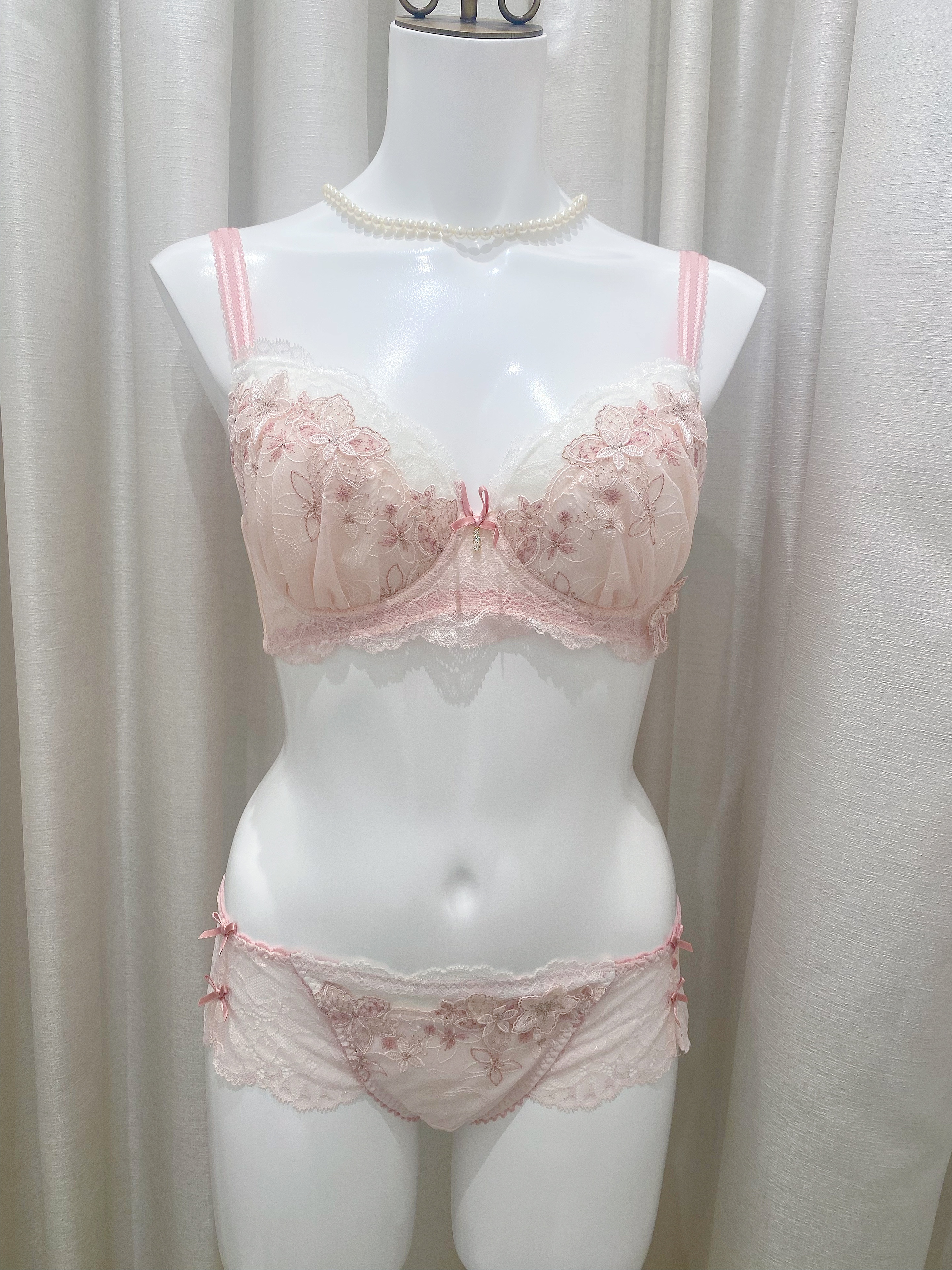 NENE さんの「Risa Magli｜ソーラ ブラジャー (B-C) ＜Side Shape（サイドシェイプ）＞」を使ったコーディネート