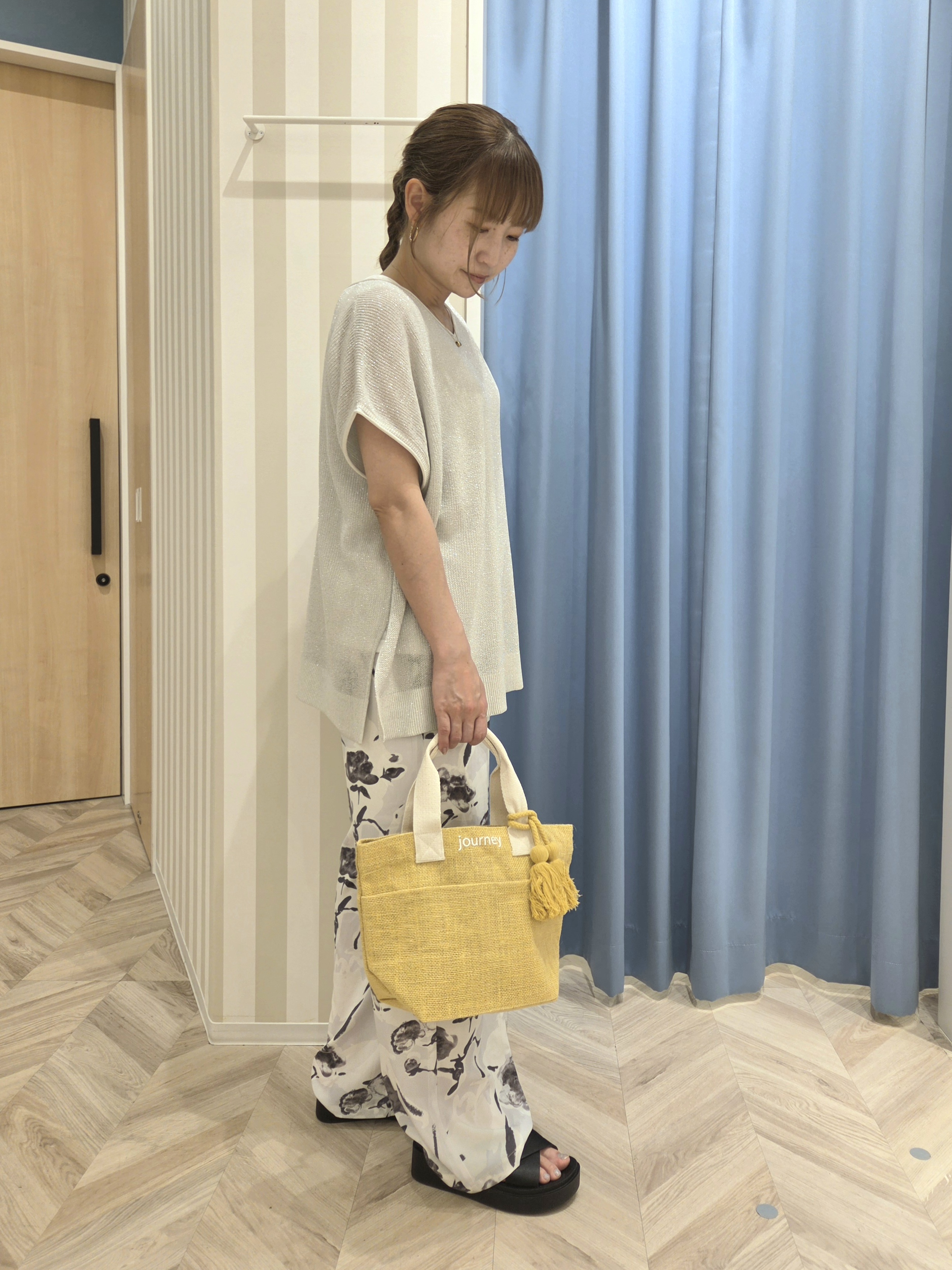 Ikumiさんの「SHOO･LA･RUE｜【2点セット/前後2WAY/洗濯機可/S-LL】体型カバーも叶う ラメ畦ニット+タンクトップ」を使ったコーディネート