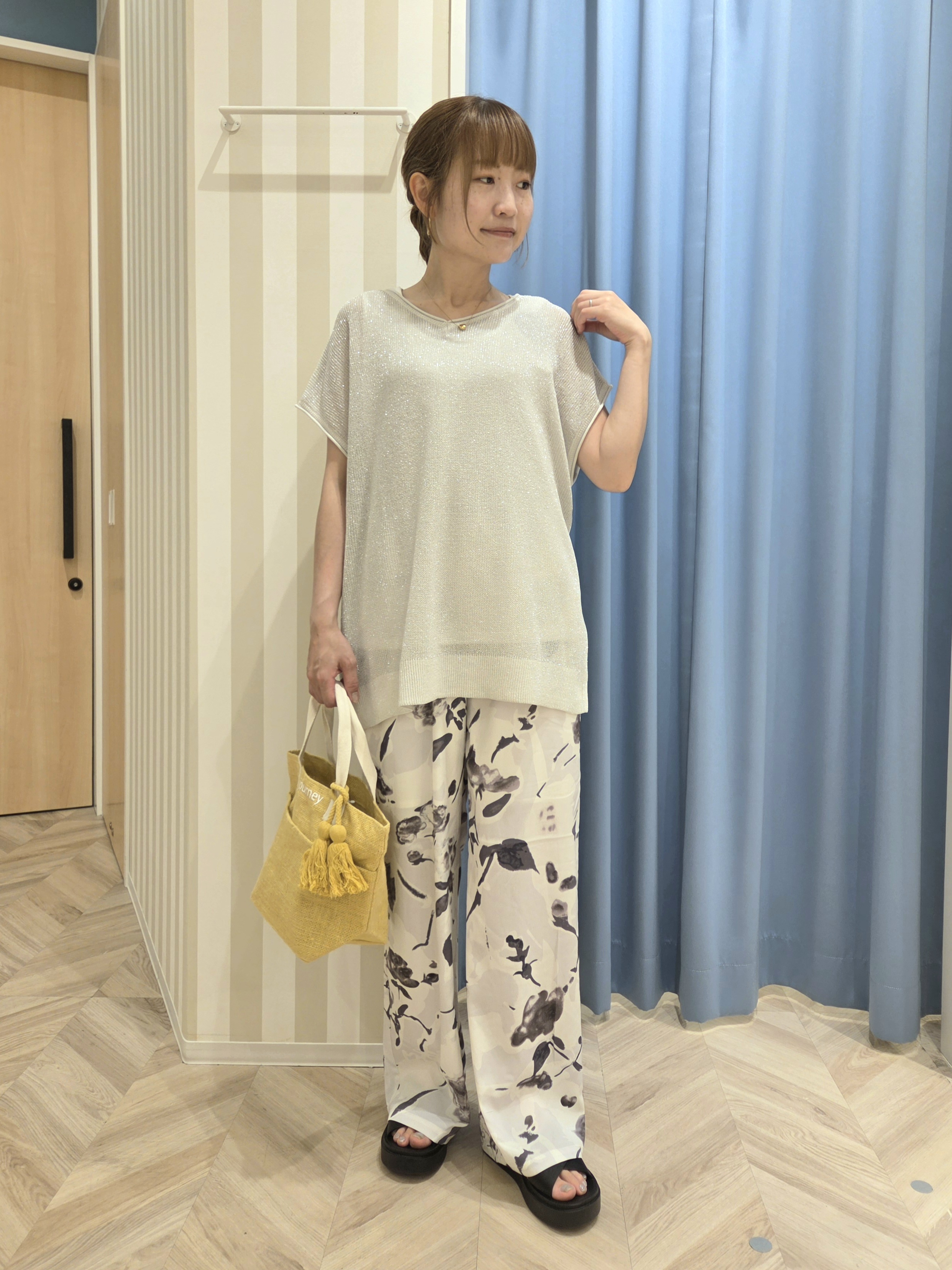 Ikumiさんの「SHOO･LA･RUE｜【2点セット/前後2WAY/洗濯機可/S-LL】体型カバーも叶う ラメ畦ニット+タンクトップ」を使ったコーディネート