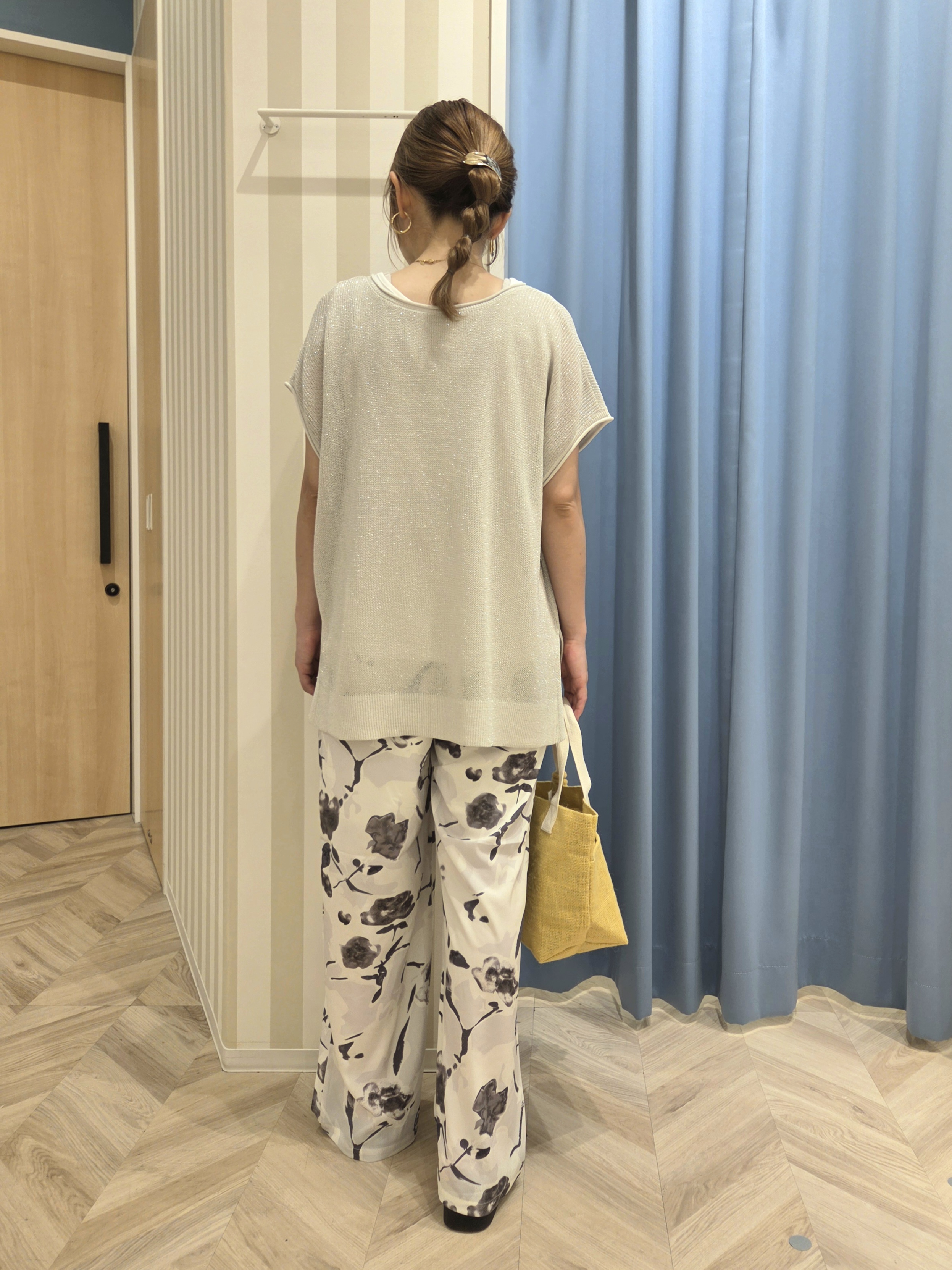 Ikumiさんの「SHOO･LA･RUE｜【2点セット/前後2WAY/洗濯機可/S-LL】体型カバーも叶う ラメ畦ニット+タンクトップ」を使ったコーディネート