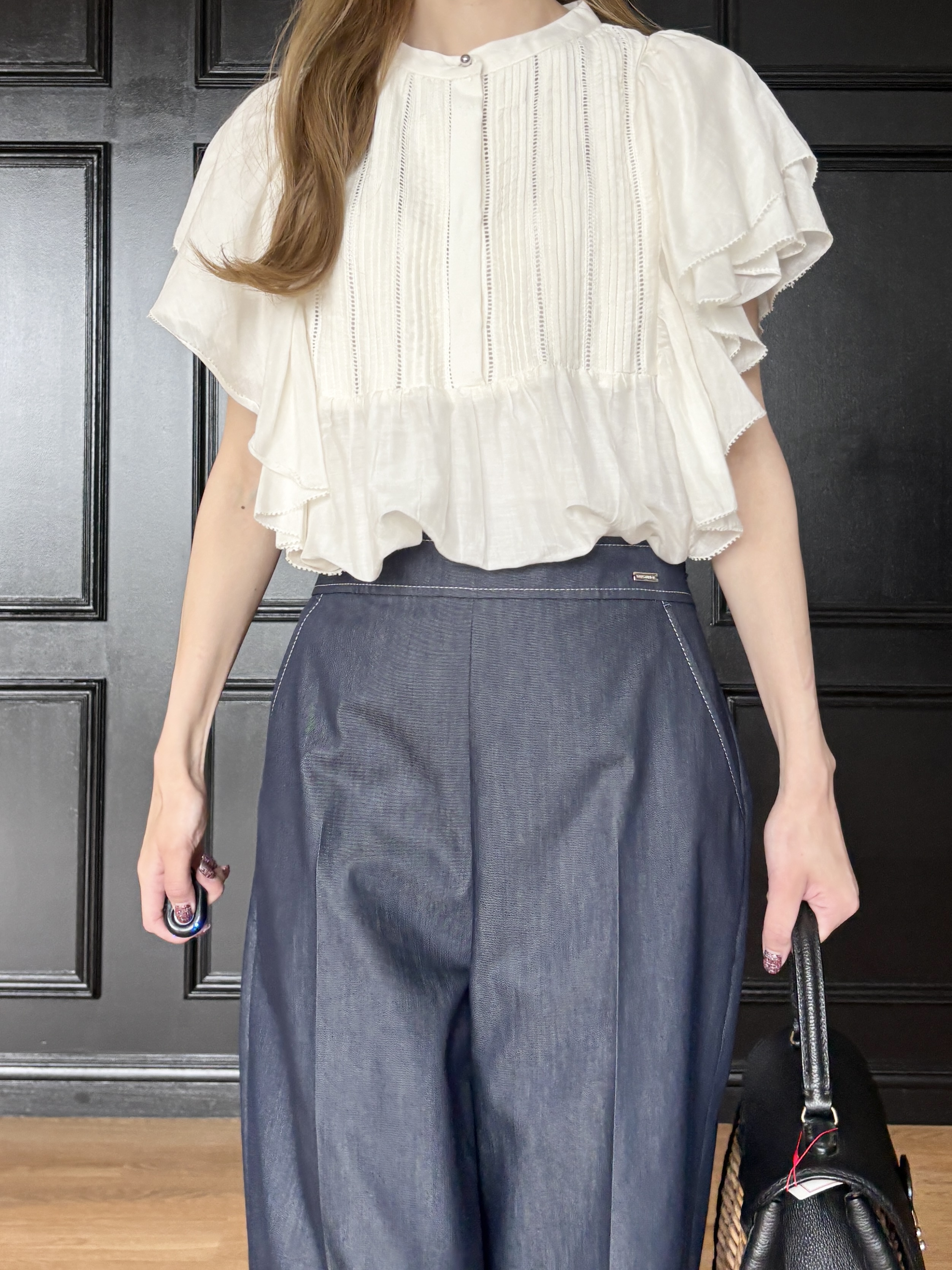 清水夏姫さんの「DRESSTERIOR｜コットンシルク ラッフルスリーブ ブラウス」を使ったコーディネート
