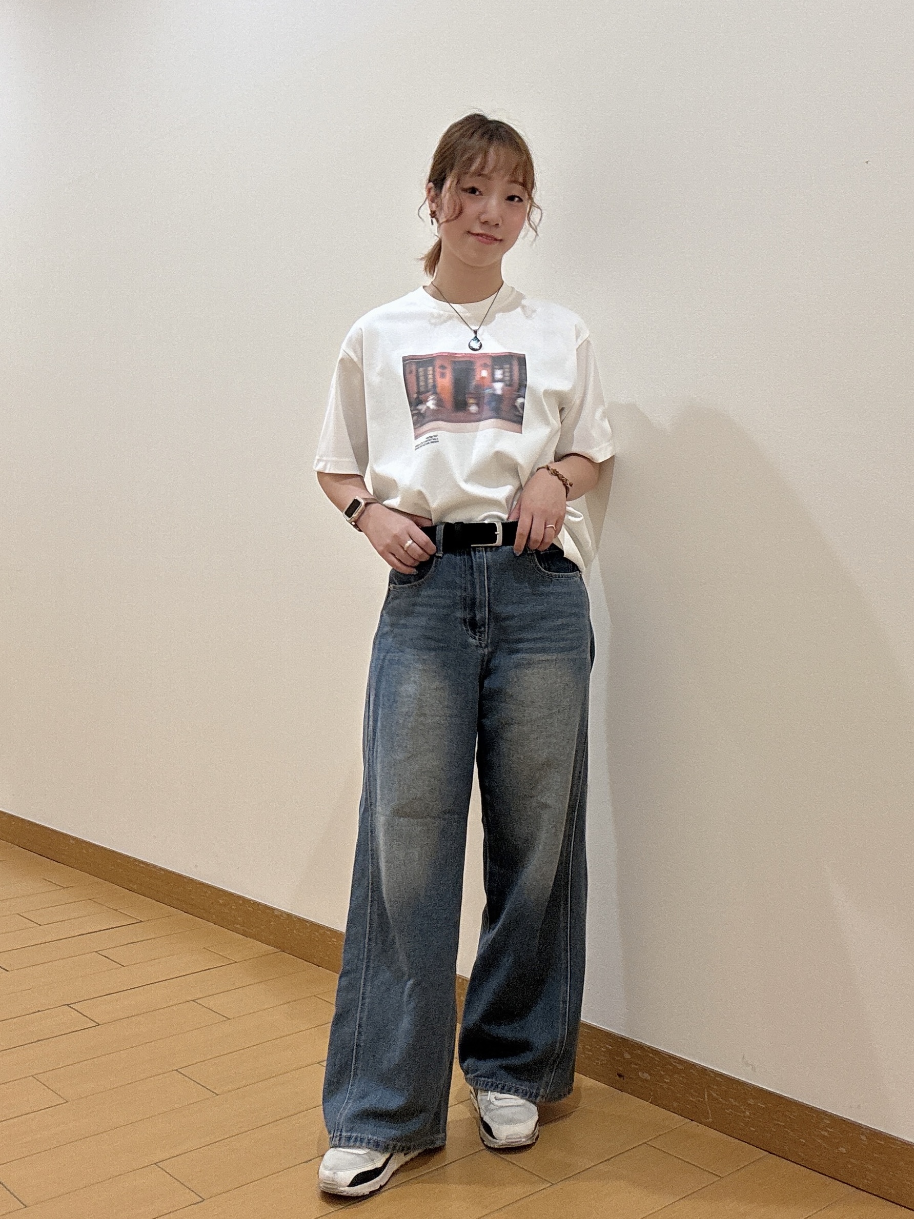 ヒナさんの「TAKEO KIKUCHI｜マラケシュ フォト Tシャツ」を使ったコーディネート