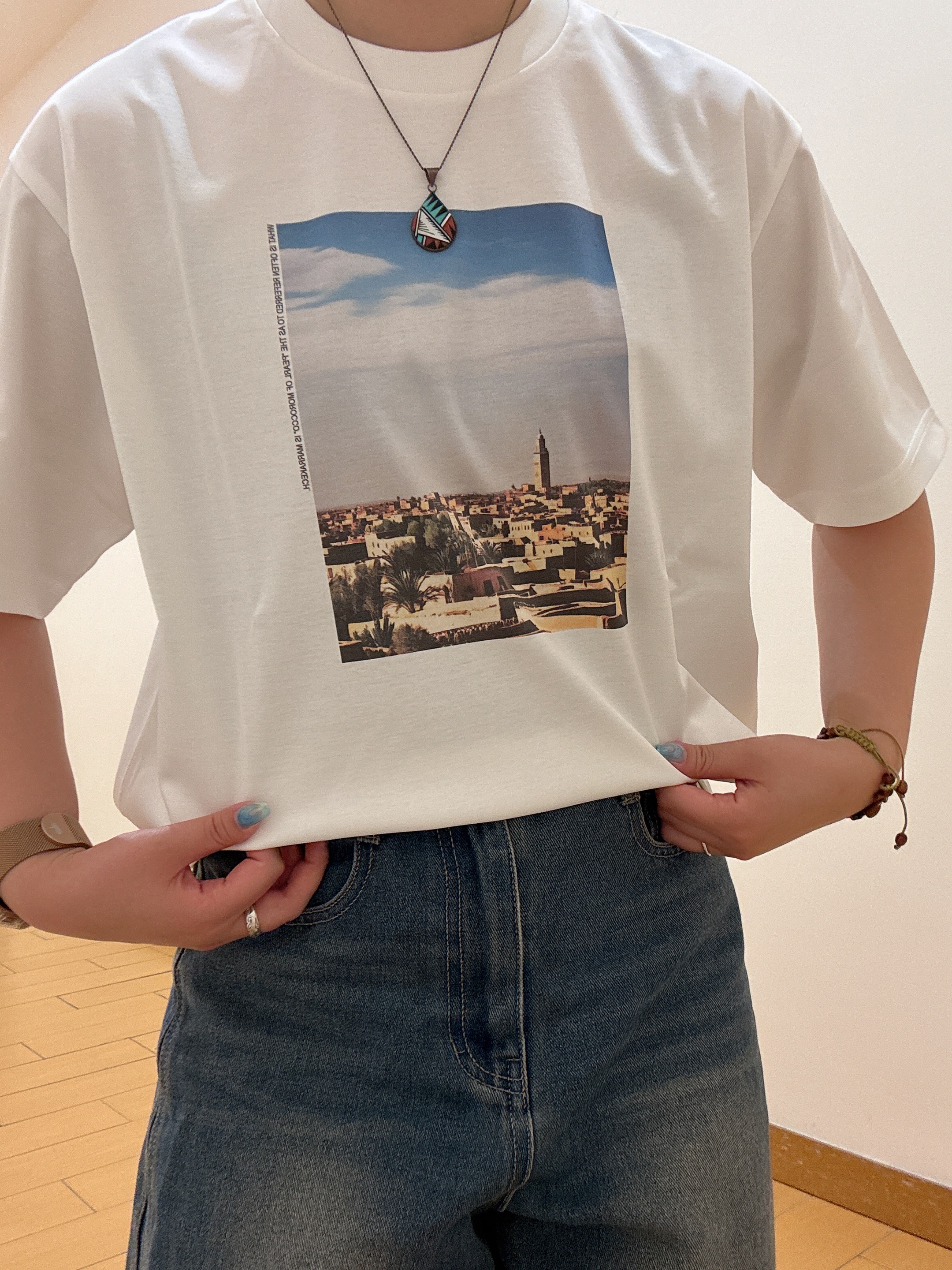 ヒナさんの「TAKEO KIKUCHI｜マラケシュ フォト Tシャツ」を使ったコーディネート