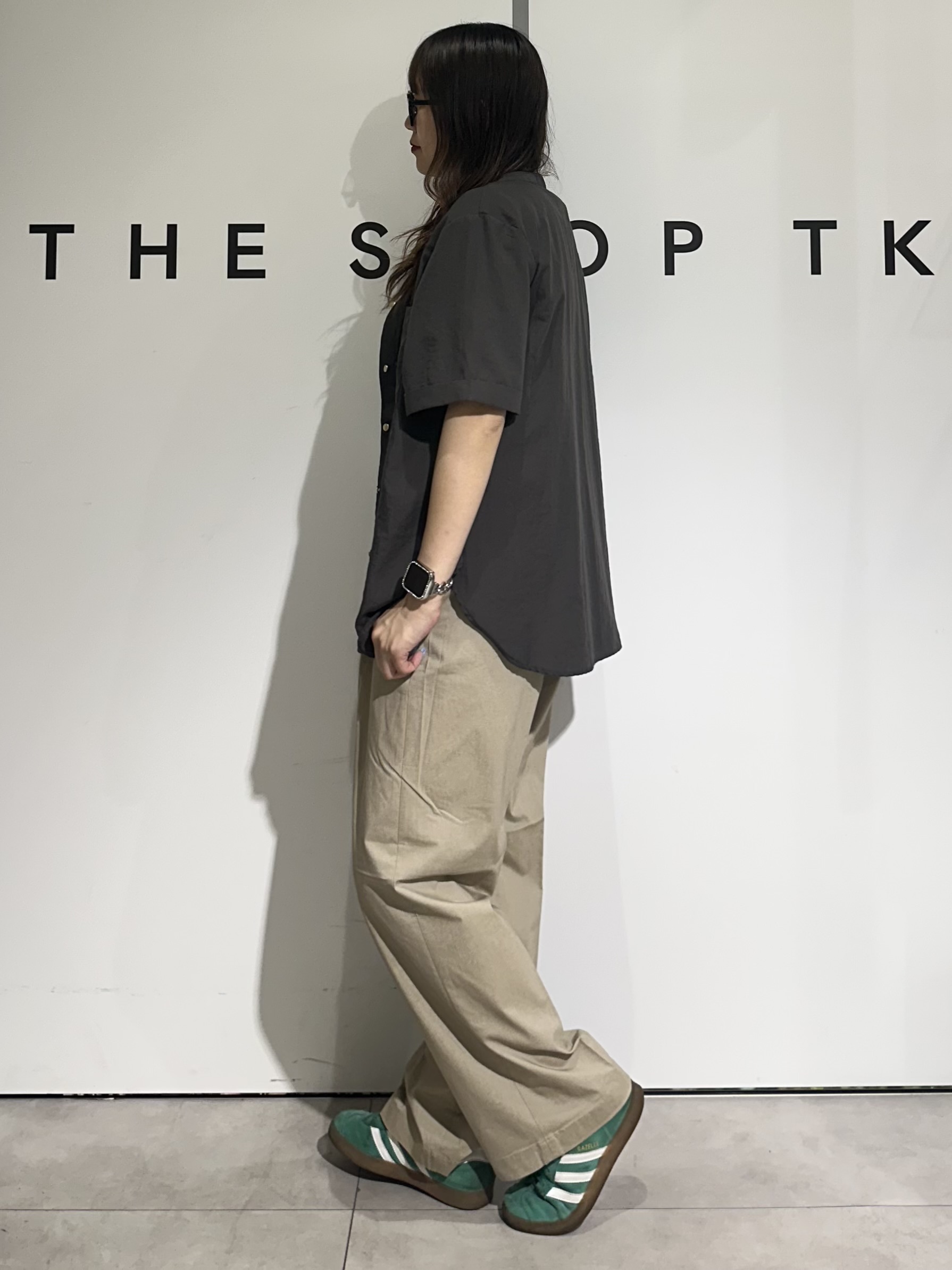 cottonさんの「THE SHOP TK｜【M-XL/刻みネックですっきり見え】Wポケット金ボタン 5分袖シャツ」を使ったコーディネート