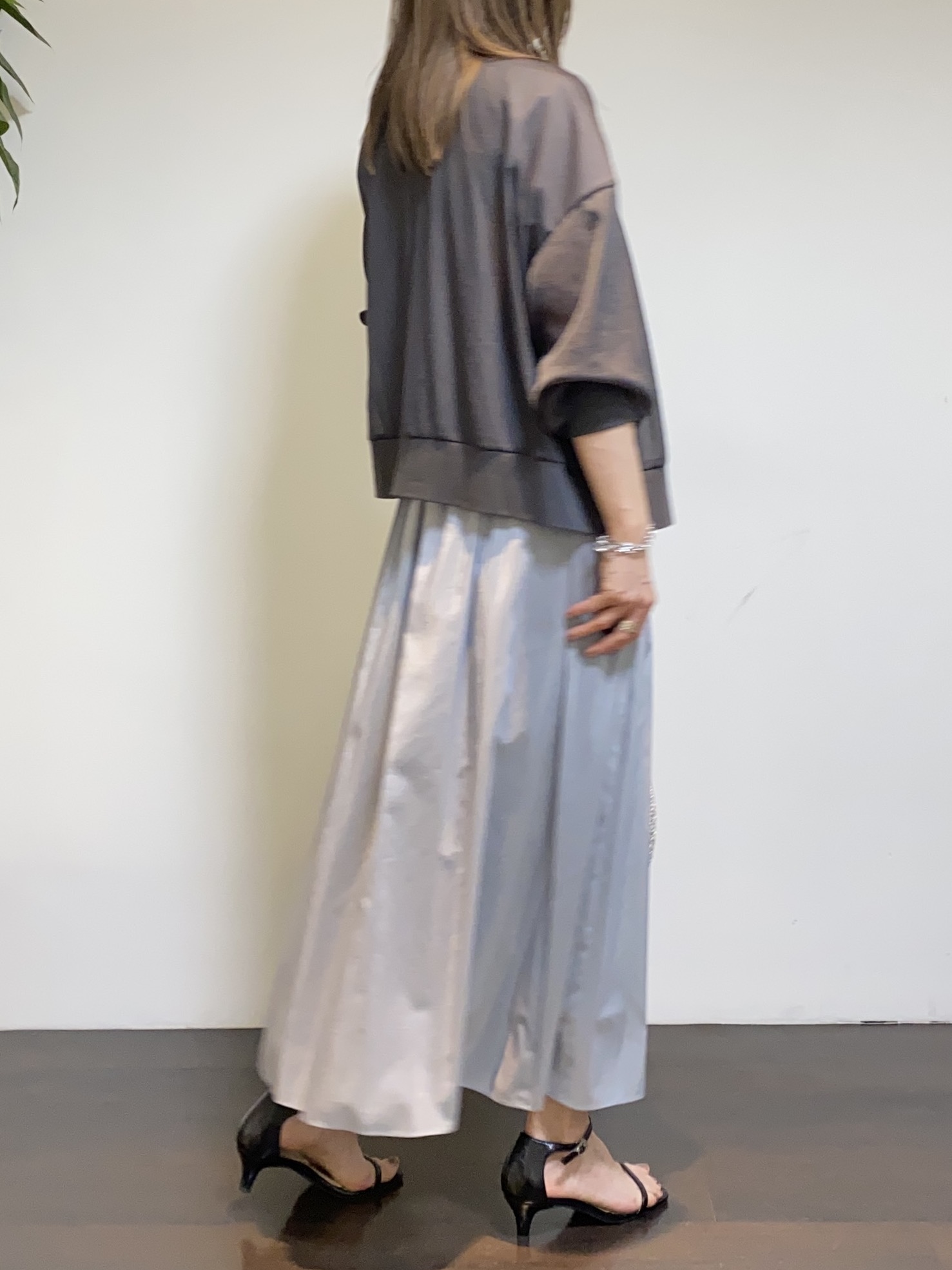 tomoさんの「UNTITLED｜【7色展開/ゆったり/ショート丈】シアートリコットカーディガン」を使ったコーディネート