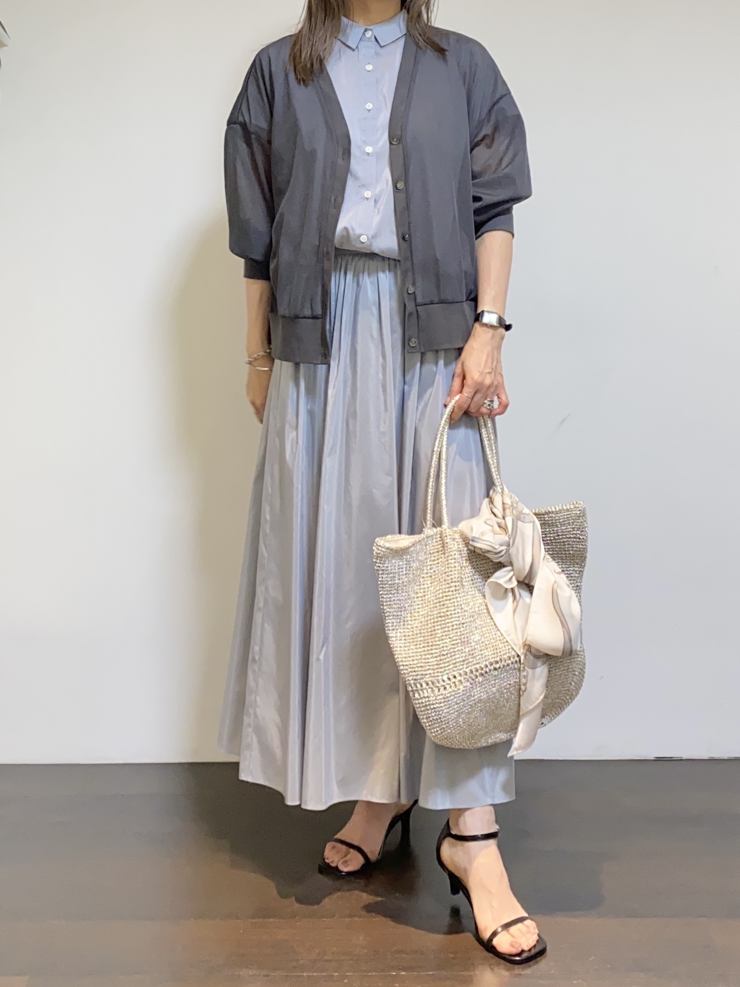 tomoさんの「UNTITLED｜【7色展開/ゆったり/ショート丈】シアートリコットカーディガン」を使ったコーディネート