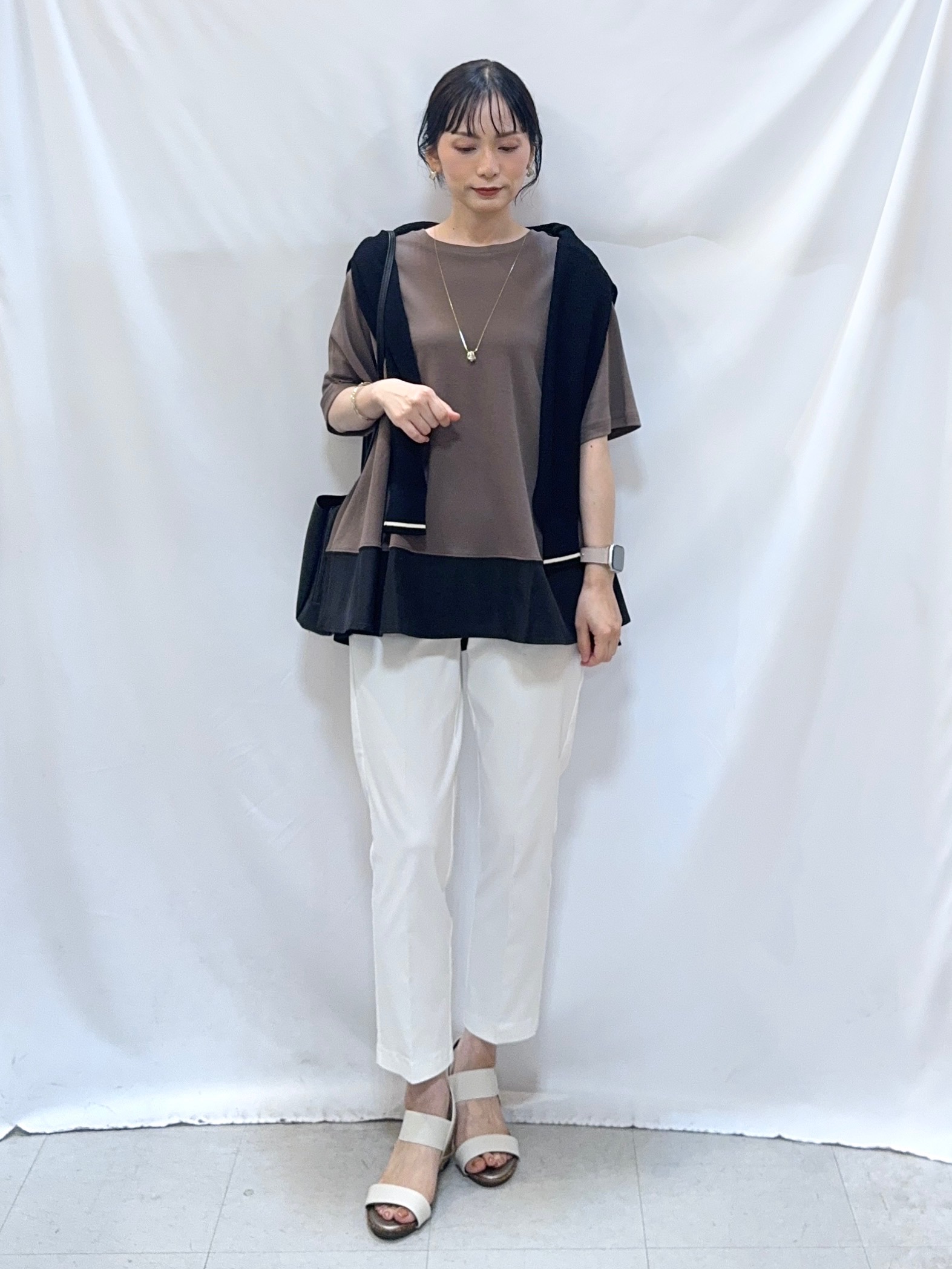 𝐇𝐢𝐫𝐨𝐦𝐢さんの「SHOO･LA･RUE｜【S-LL/洗濯機可】さらっとタッチ ほんのりシアーカーディガン」を使ったコーディネート