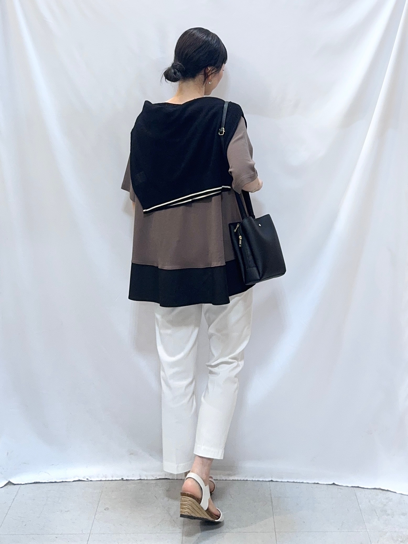 𝐇𝐢𝐫𝐨𝐦𝐢さんの「SHOO･LA･RUE｜【S-LL/洗濯機可】さらっとタッチ ほんのりシアーカーディガン」を使ったコーディネート