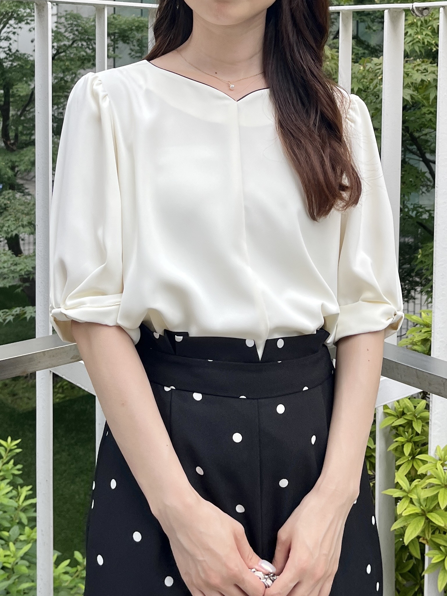 はばさんの「Couture brooch｜【2WAY・洗える】サスペンダー付き ハイウエストパンツ」を使ったコーディネート