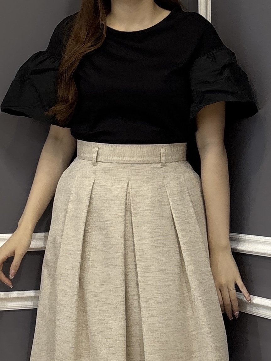 sayaさんの「COUP DE CHANCE｜【手洗い可／日本製】ギャザーフレアスリーブ　プルオーバー」を使ったコーディネート
