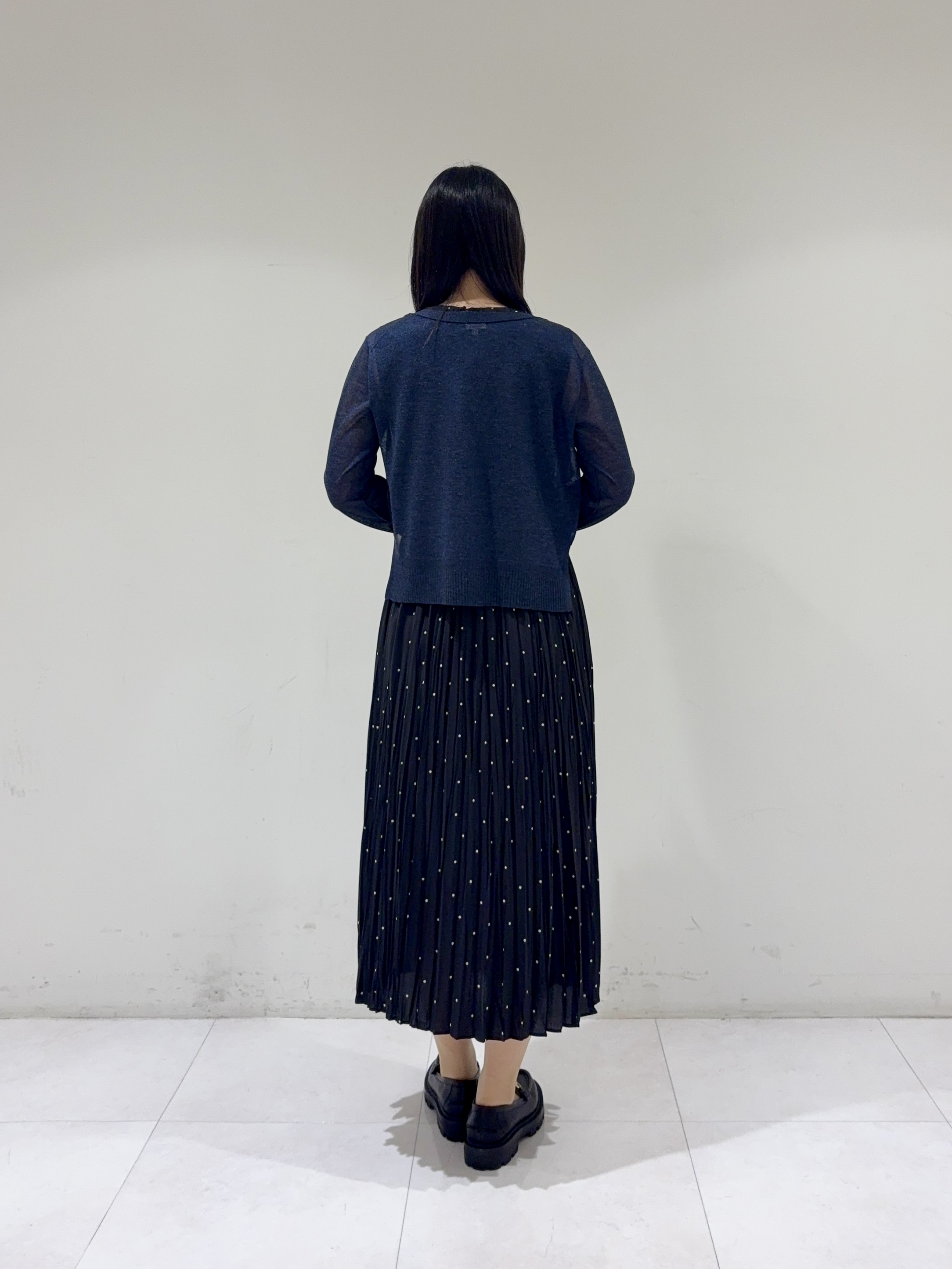ayaさんの「DRESSTERIOR｜【ウォッシャブル/2WAYシルエット】ノースリーブプリーツワンピース」を使ったコーディネート