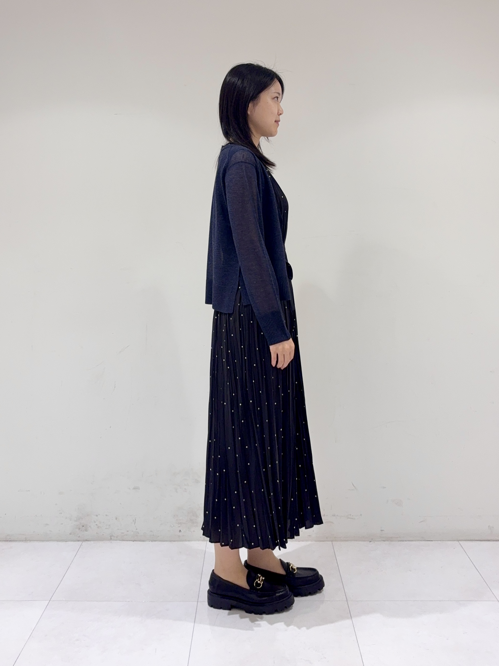 ayaさんの「DRESSTERIOR｜【ウォッシャブル/2WAYシルエット】ノースリーブプリーツワンピース」を使ったコーディネート