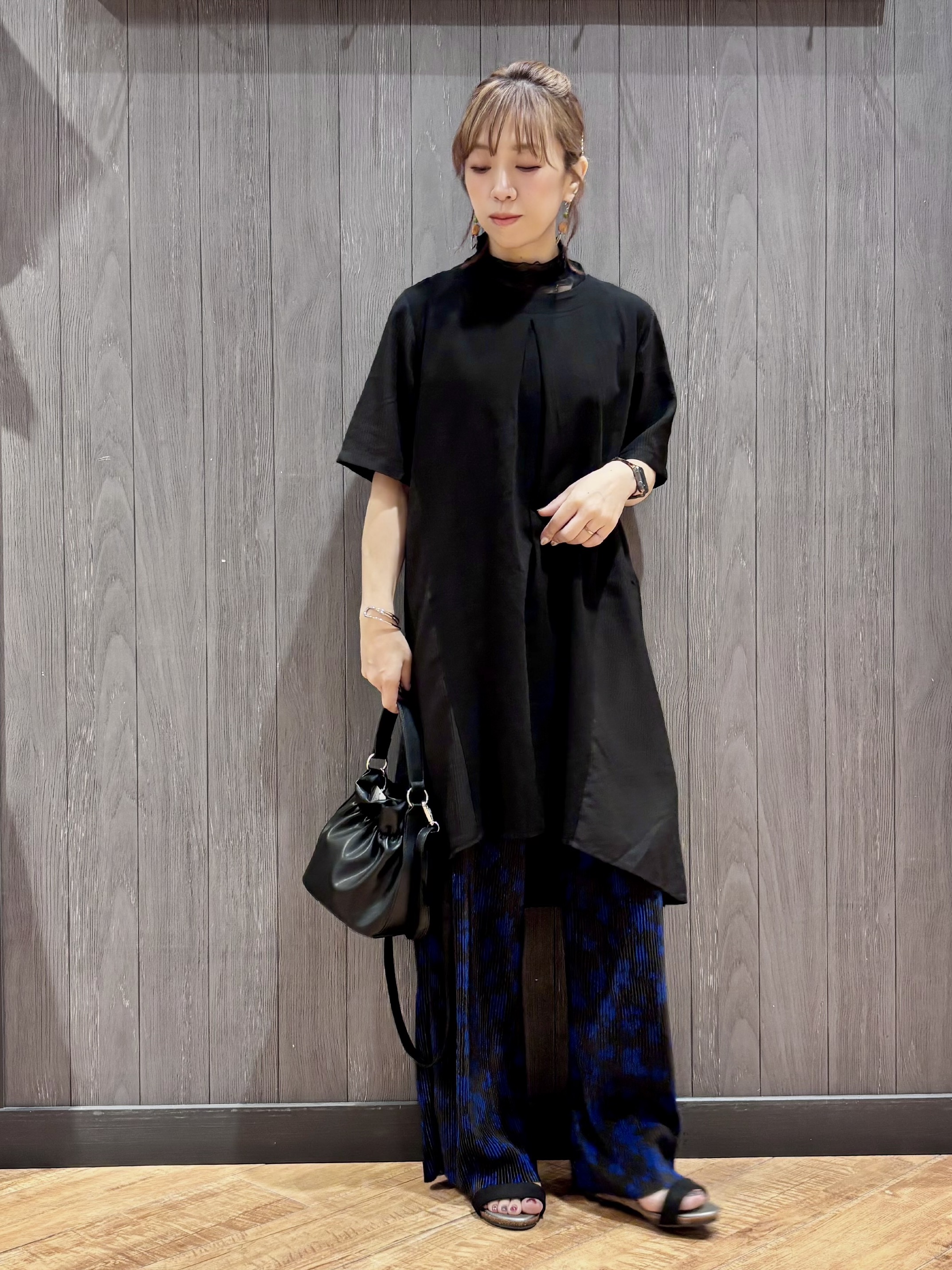 meiさんの「SHOO･LA･RUE｜【洗濯機可/S-LL】体型カバーにも 異素材切り替え Aラインチュニックワンピース」を使ったコーディネート