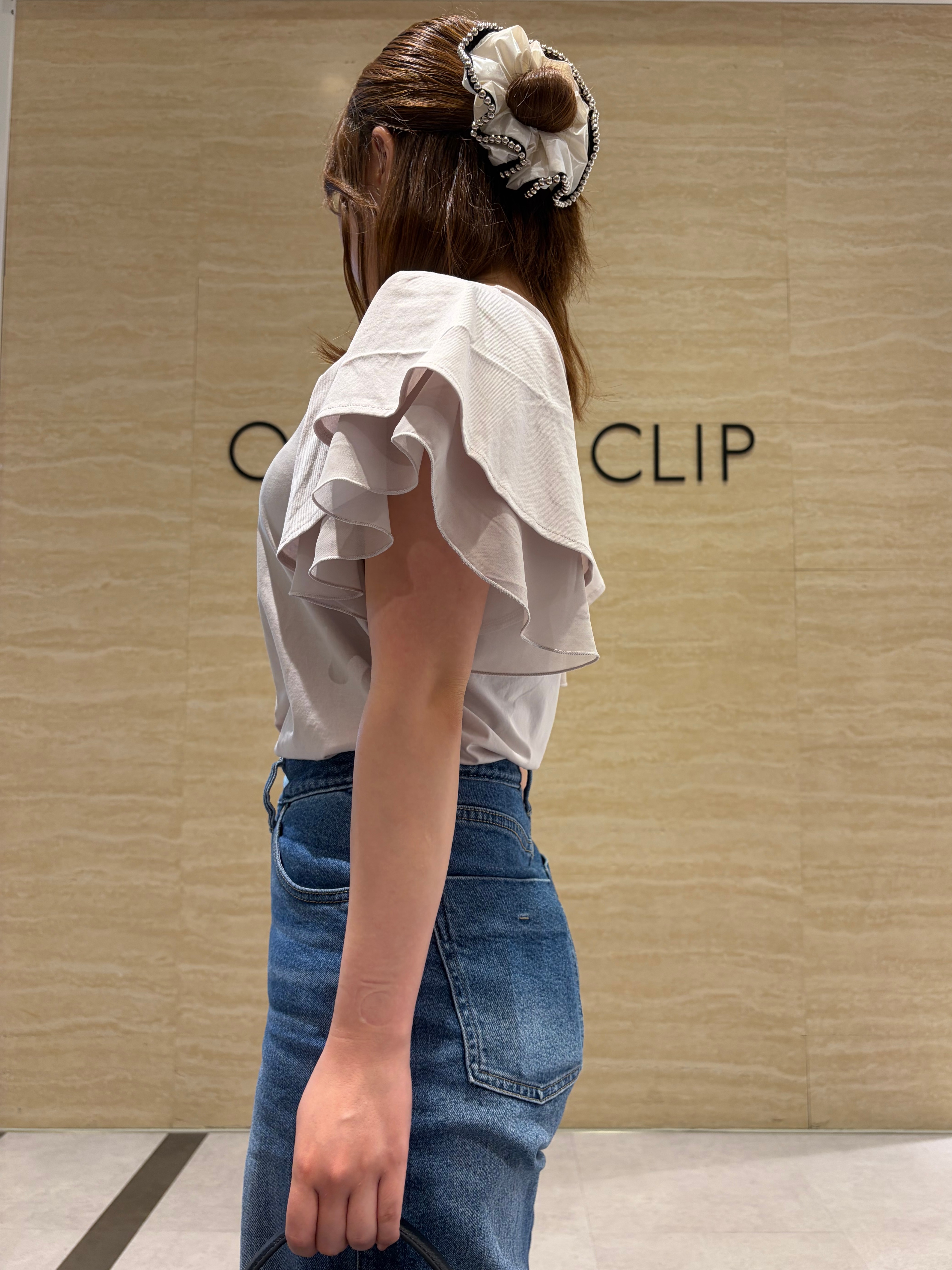 yiさんの「OPAQUE.CLIP｜【接触冷感／UVケア】シフォンフリルドッキングトップス《洗濯機OK》」を使ったコーディネート