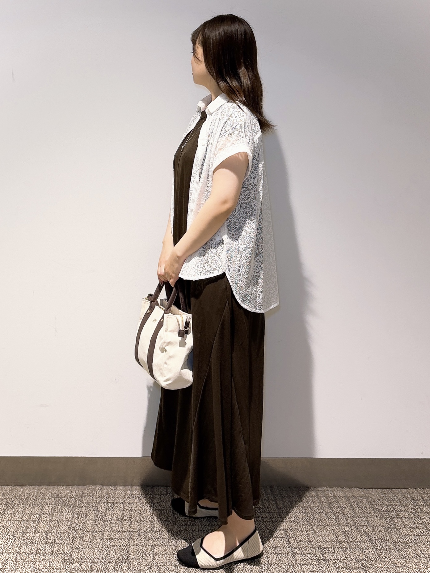 みーさんの「grove｜【洗える・体型カバー】レースドルマンシャツ」を使ったコーディネート