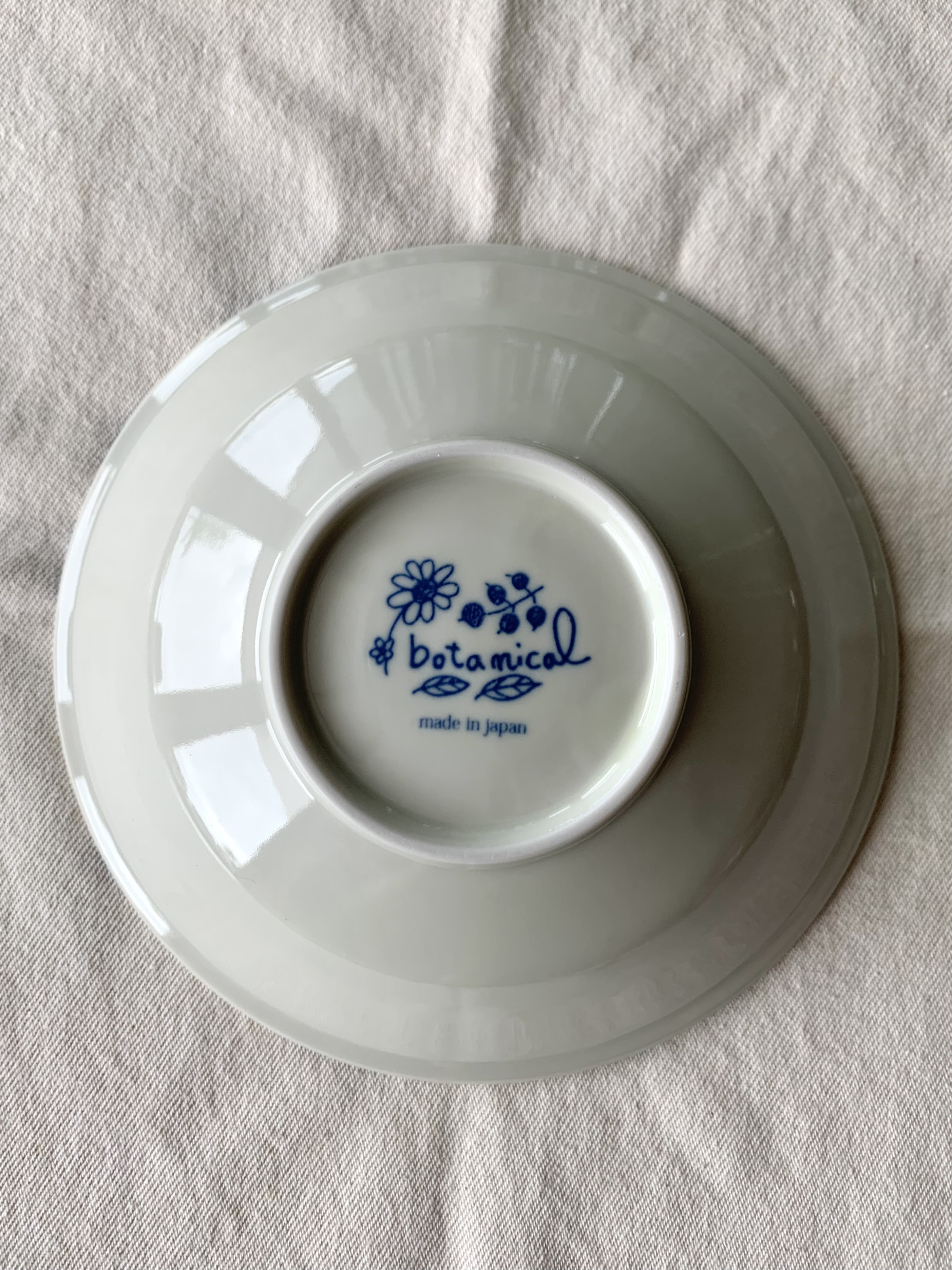 mikachoさんの「212 KITCHEN STORE｜ボタニカル マグ ダリア」を使ったコーディネート
