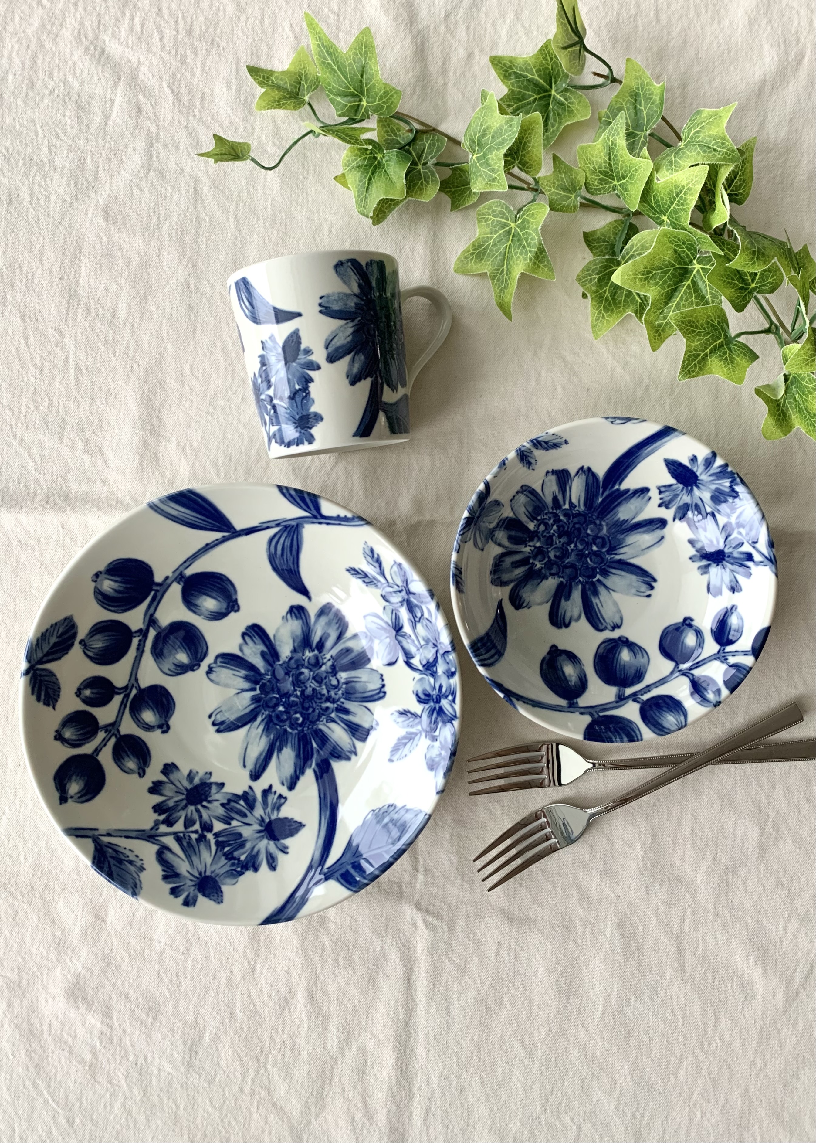 mikachoさんの「212 KITCHEN STORE｜ボタニカル マグ ダリア」を使ったコーディネート