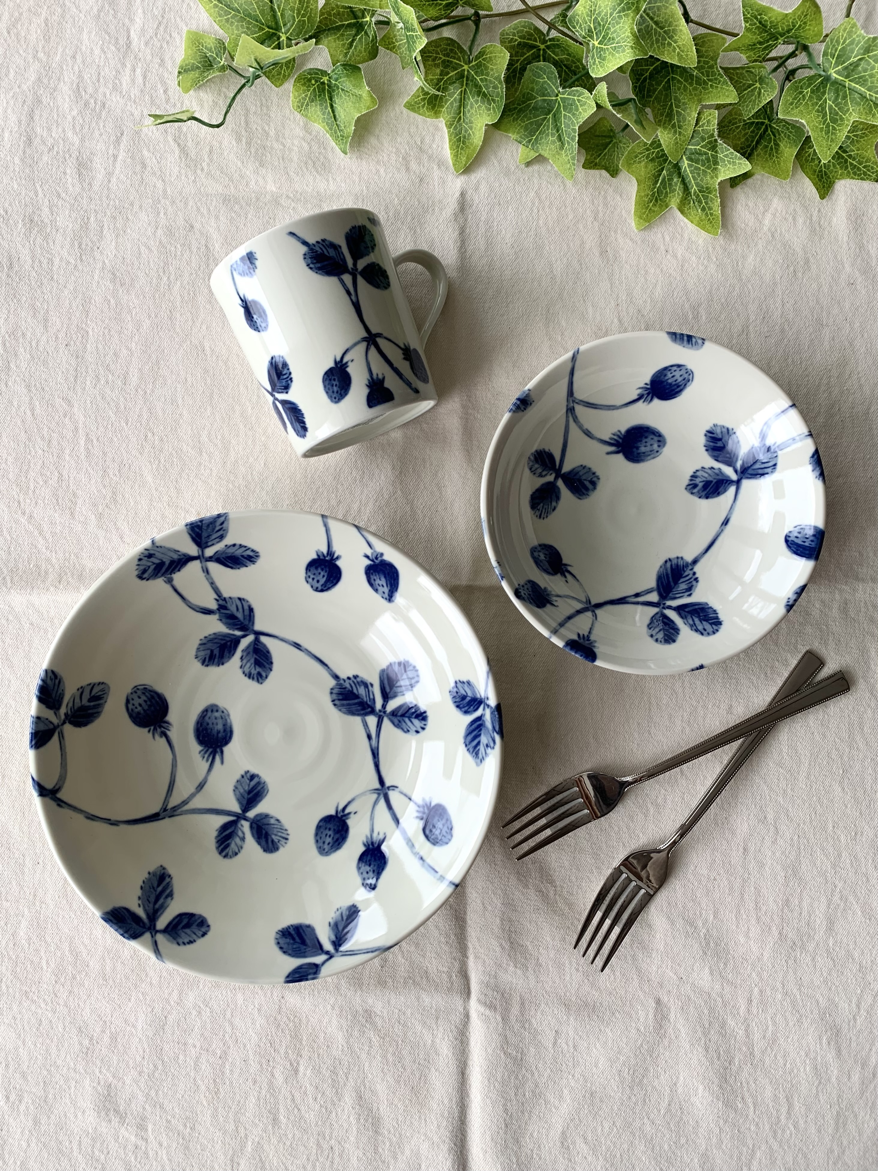 mikachoさんの「212 KITCHEN STORE｜ボタニカル マグ ダリア」を使ったコーディネート