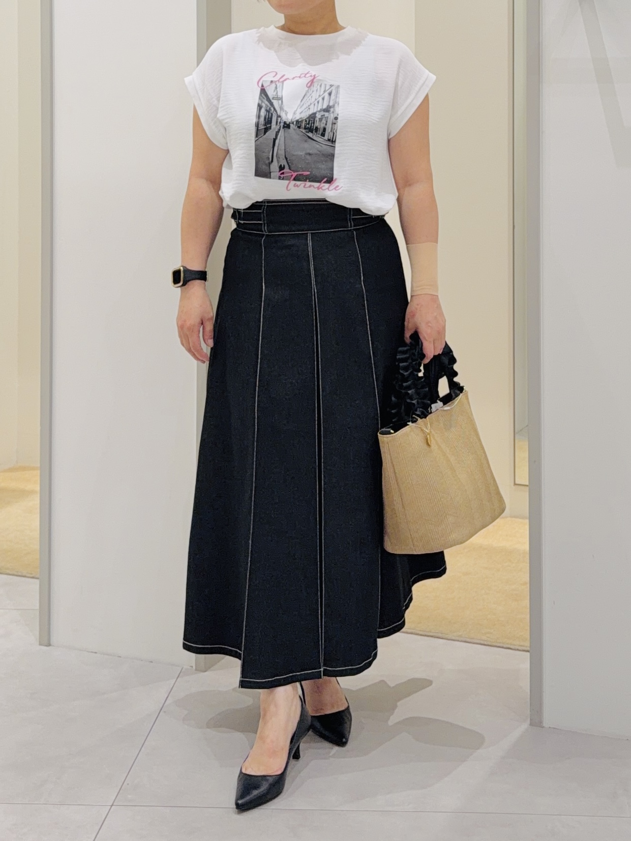 タナさんの「THE SHOP TK｜【ひんやりさらさら】軽やかに着られる プリントTシャツ」を使ったコーディネート