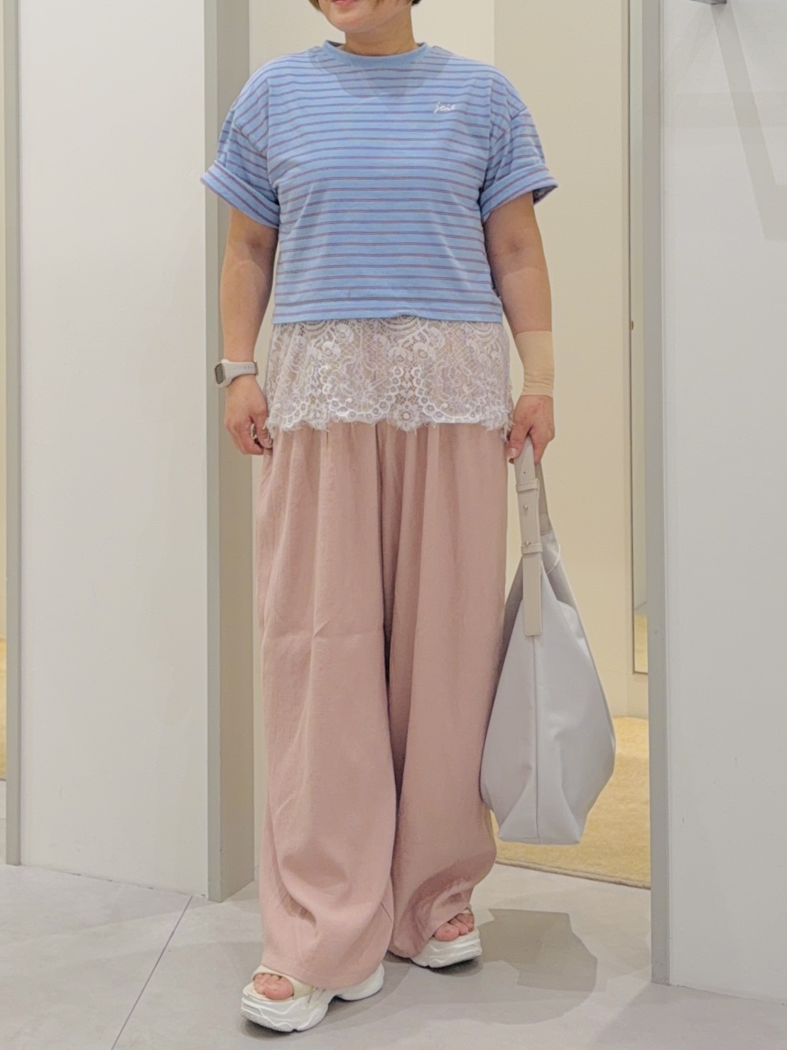 タナさんの「THE SHOP TK｜ワンポイント刺繍マルチボーダーTee」を使ったコーディネート