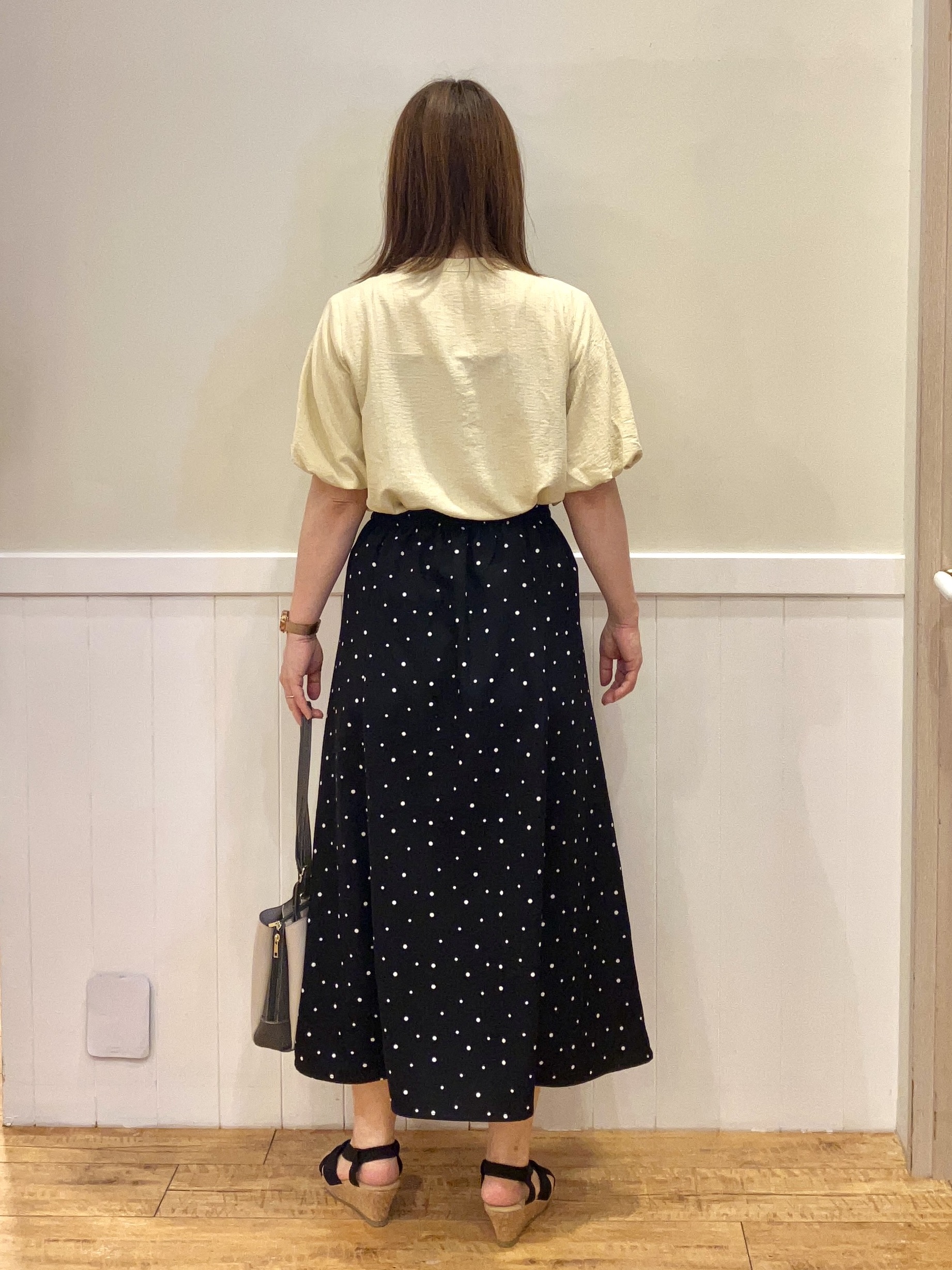 FUJIさんの「SHOO･LA･RUE｜【S-LL/洗濯機可】バルーンスリーブ　キーネックブラウス」を使ったコーディネート