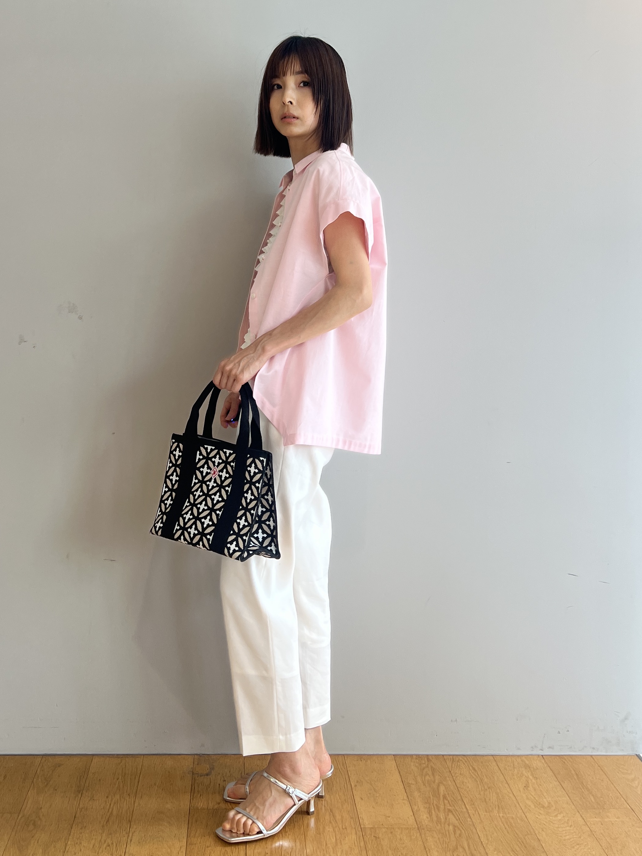 misaさんの「DRESSTERIOR｜【ウォッシャブル】コットンリネン テーパードパンツ」を使ったコーディネート