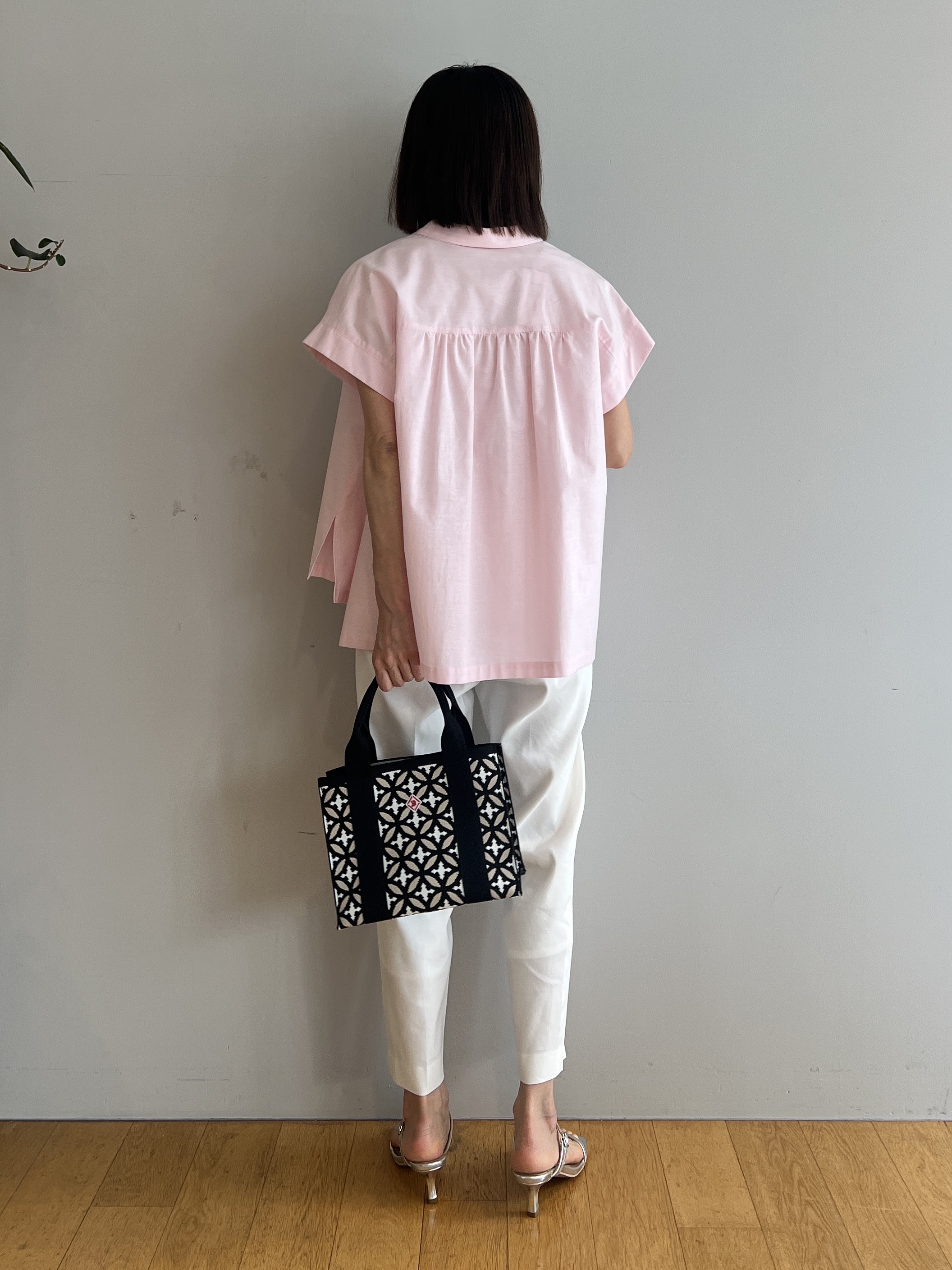 misaさんの「DRESSTERIOR｜【ウォッシャブル】コットンリネン テーパードパンツ」を使ったコーディネート