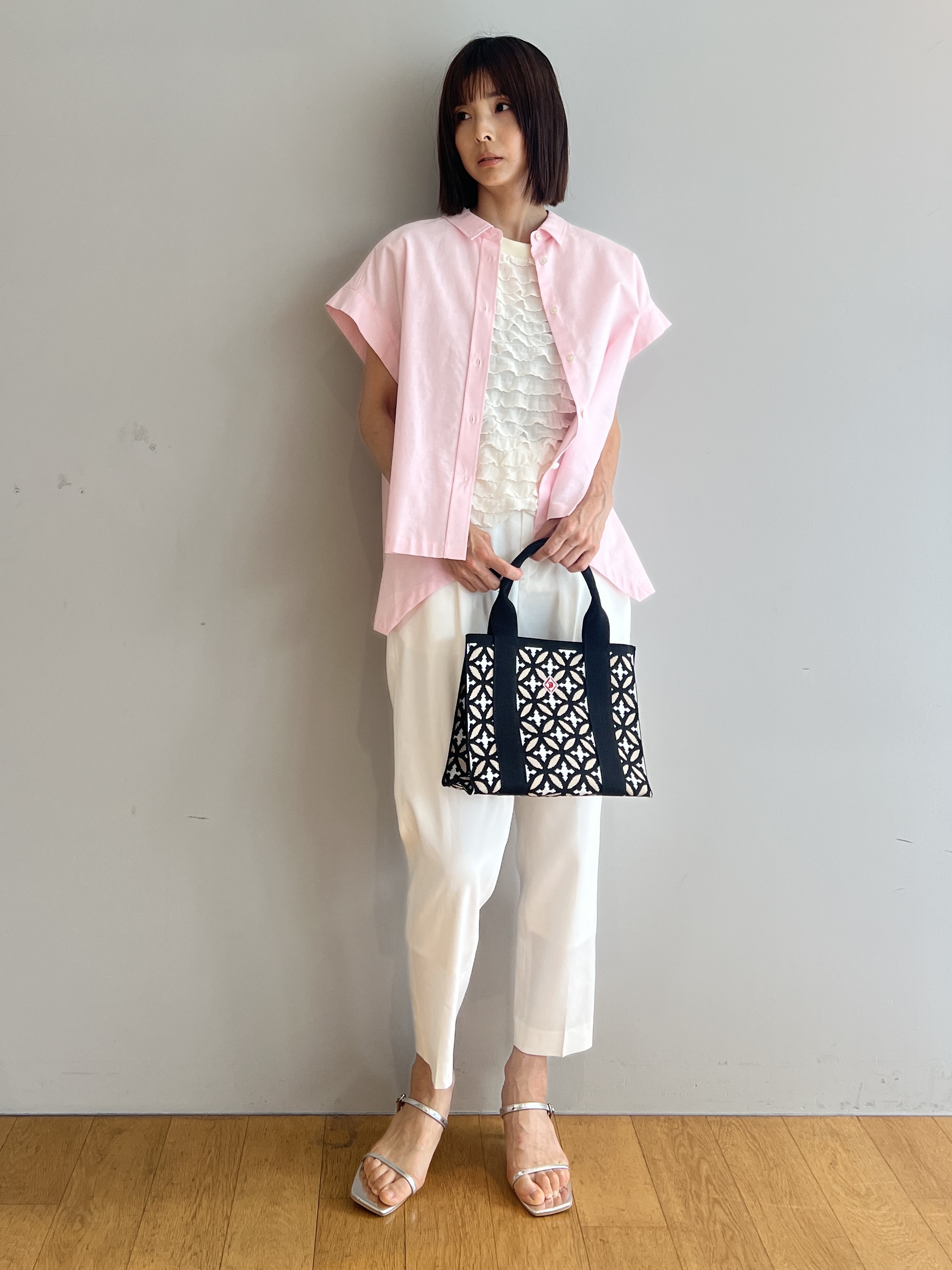 misaさんの「DRESSTERIOR｜【ウォッシャブル】コットンリネン テーパードパンツ」を使ったコーディネート