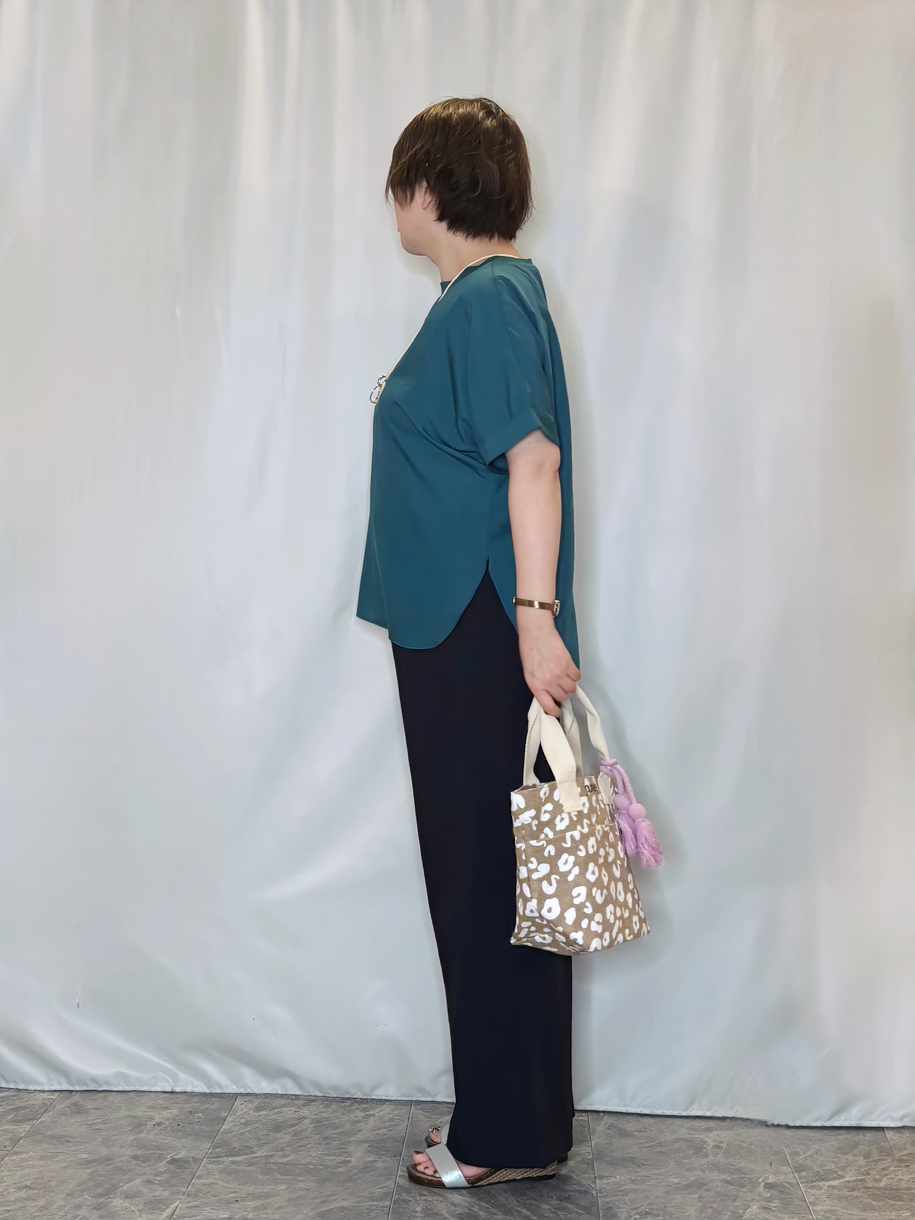 たみさんの「SHOO･LA･RUE｜【ひんやり/着丈選べる/体型カバー】洗濯後しわになりにくい さらさらドルマンブラウス」を使ったコーディネート