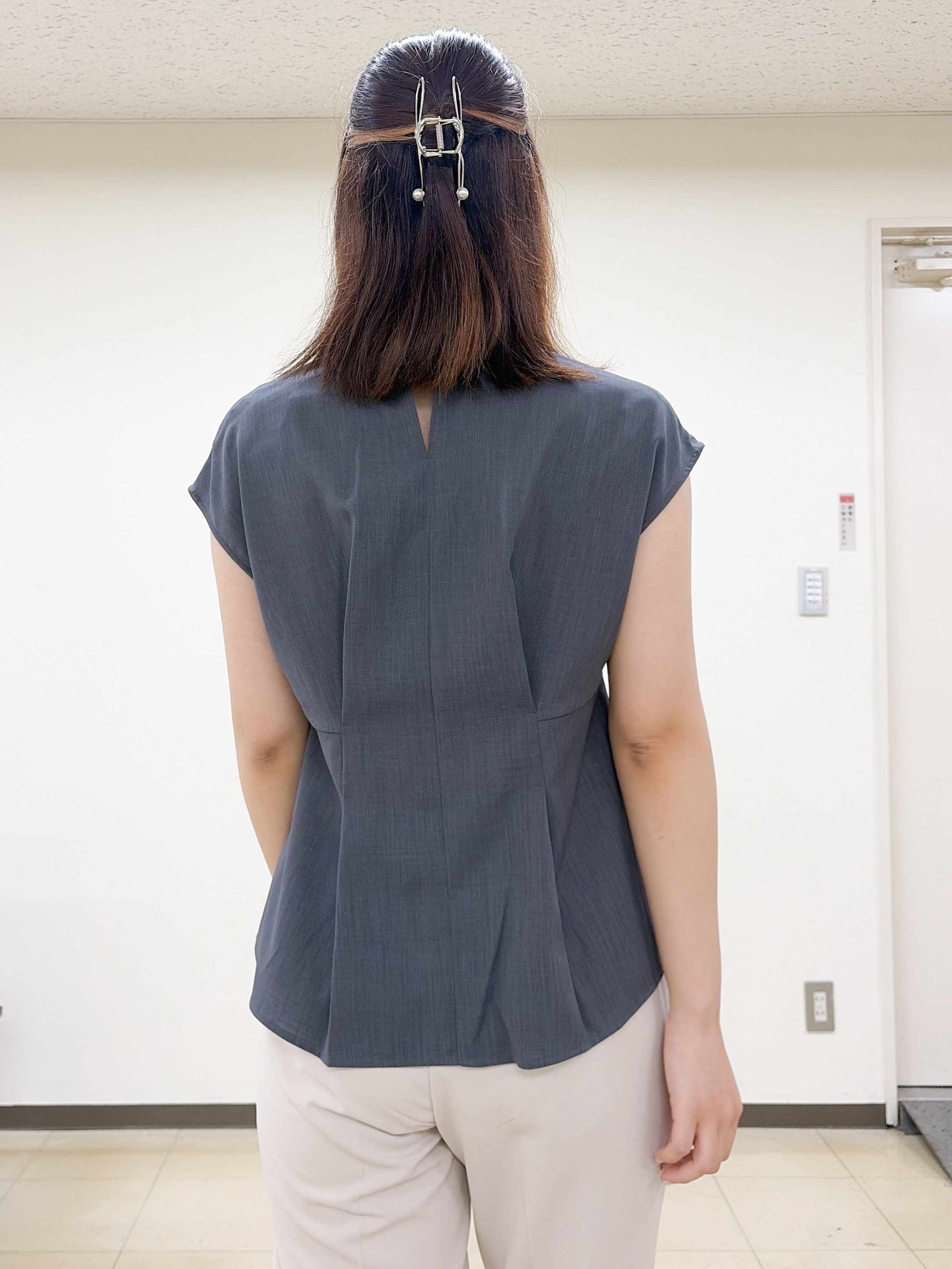 yurinaさんの「index｜【接触冷感／防シワ】ペプラムボウタイブラウス《洗濯機OK／ストレッチ》」を使ったコーディネート