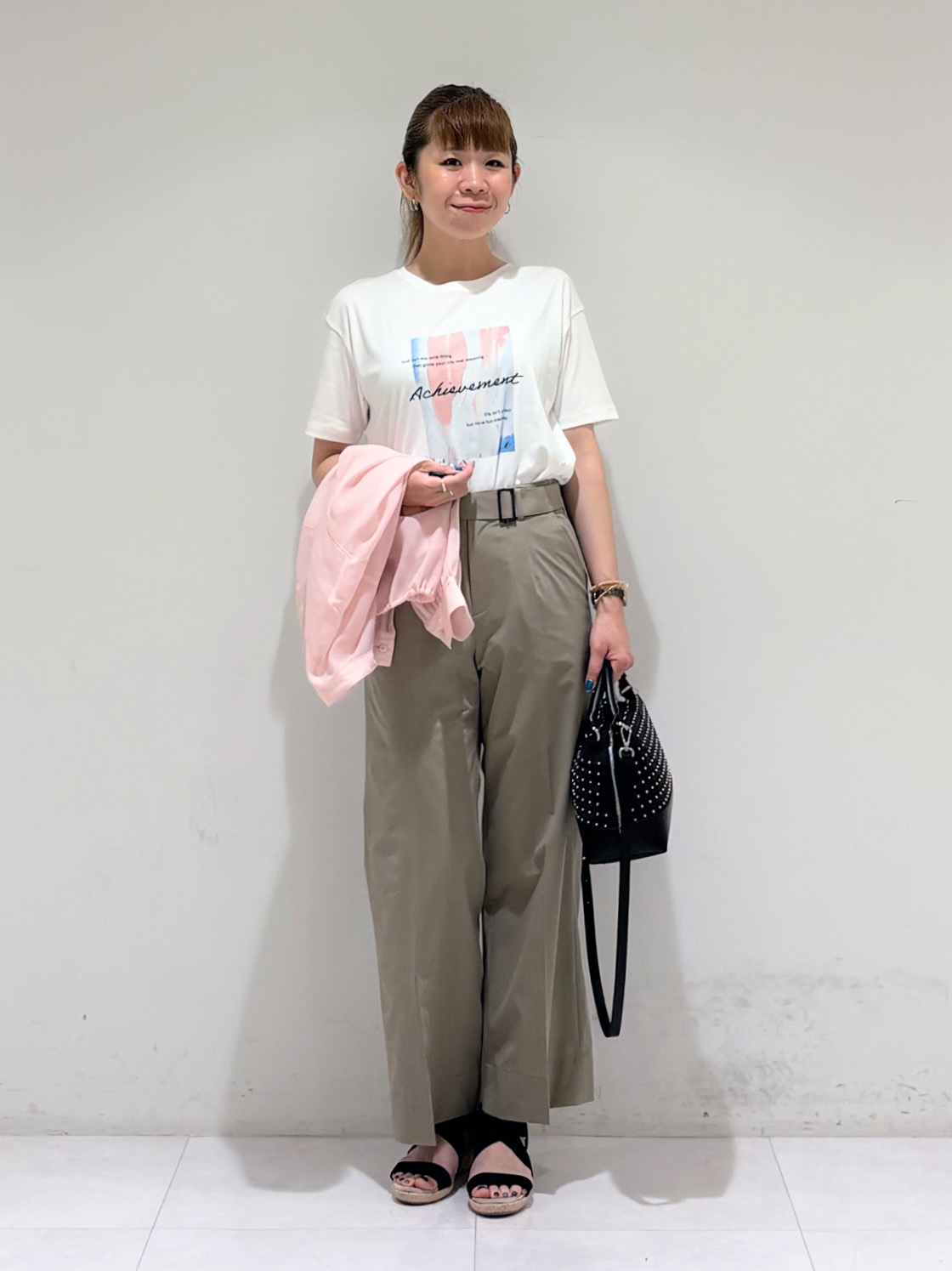 tsuyuさんの「INDIVI｜【楽ちん出し入れ】ミニスタッズ 2WAYハンドバッグ」を使ったコーディネート