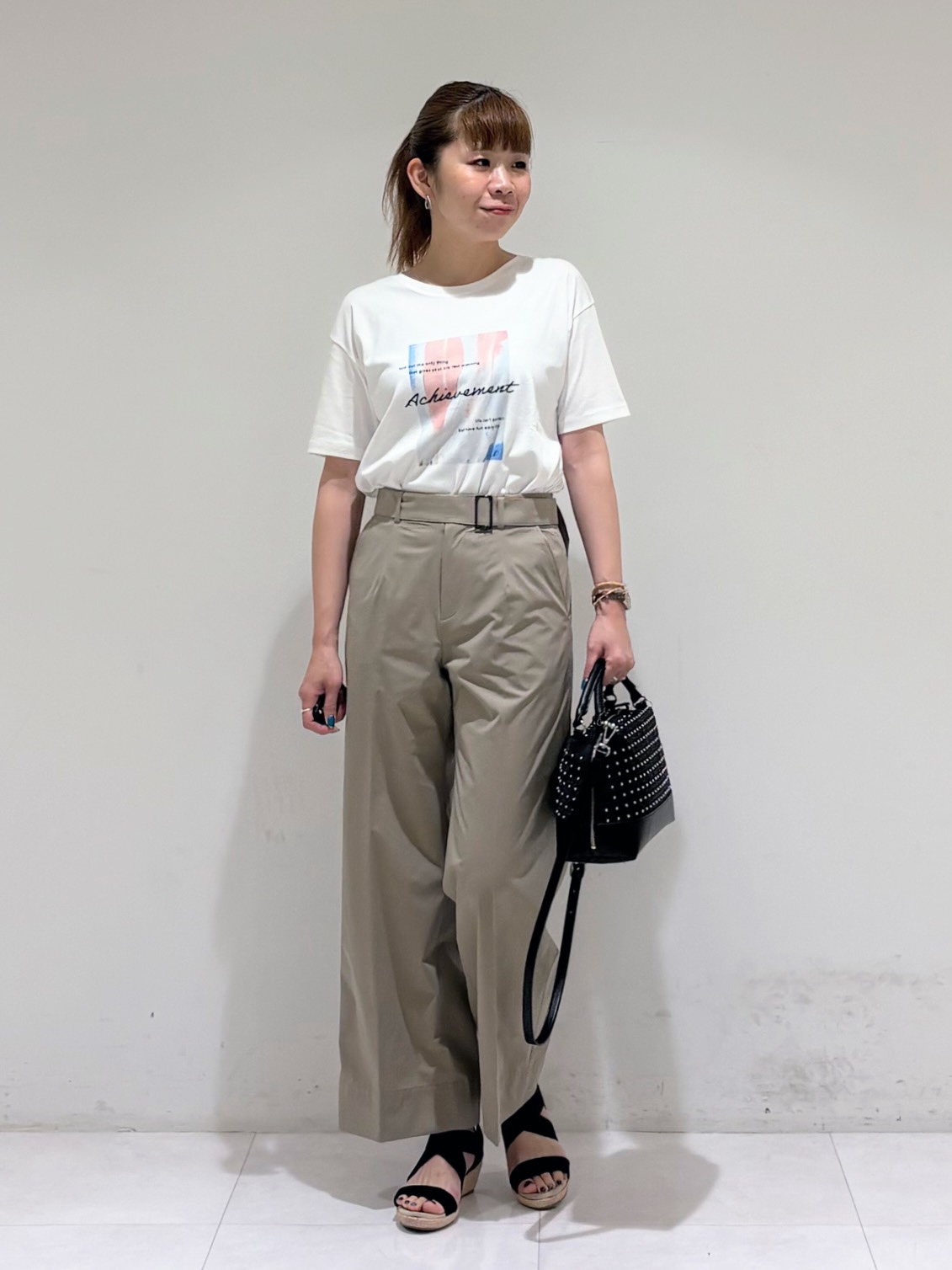 tsuyuさんの「INDIVI｜【楽ちん出し入れ】ミニスタッズ 2WAYハンドバッグ」を使ったコーディネート
