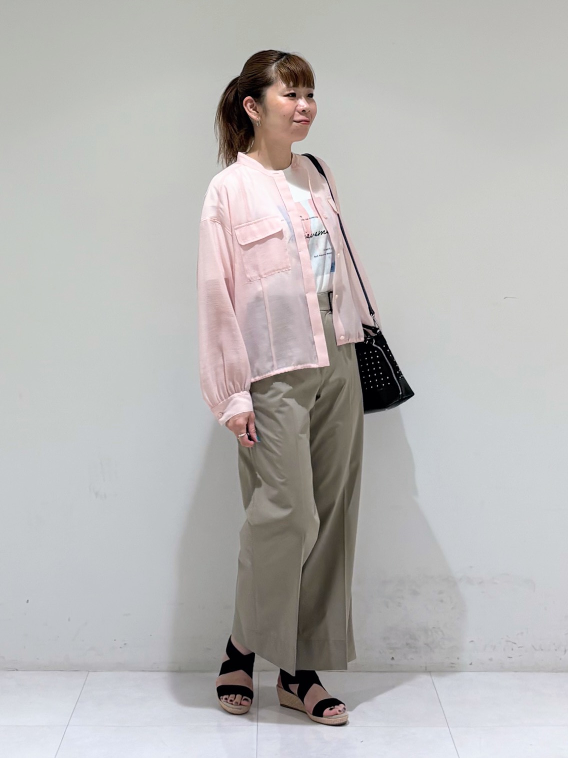 tsuyuさんの「INDIVI｜【楽ちん出し入れ】ミニスタッズ 2WAYハンドバッグ」を使ったコーディネート