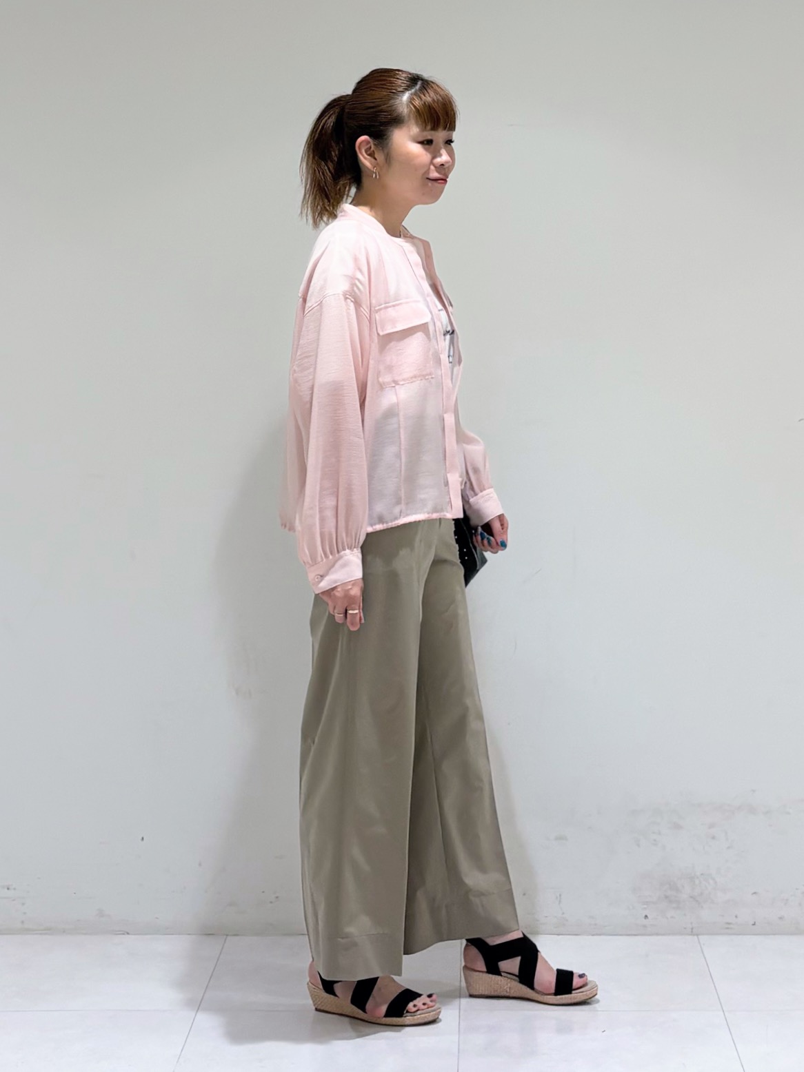 tsuyuさんの「INDIVI｜【楽ちん出し入れ】ミニスタッズ 2WAYハンドバッグ」を使ったコーディネート