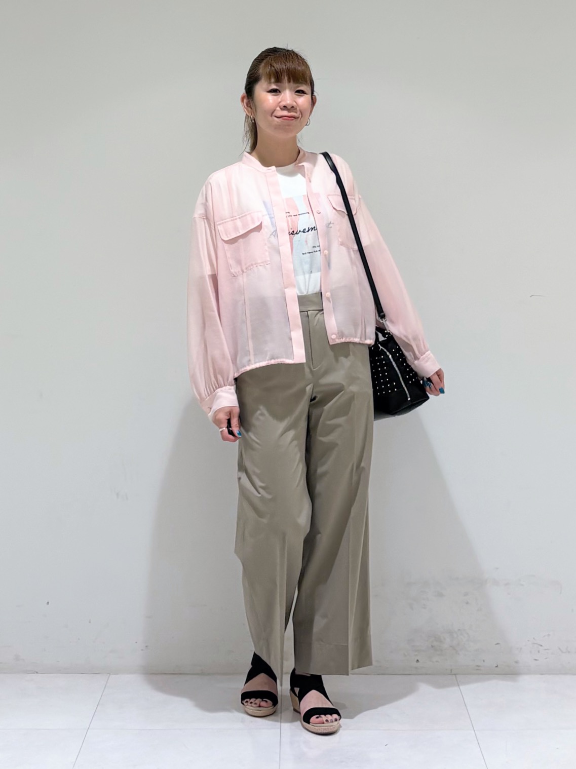 tsuyuさんの「INDIVI｜【楽ちん出し入れ】ミニスタッズ 2WAYハンドバッグ」を使ったコーディネート