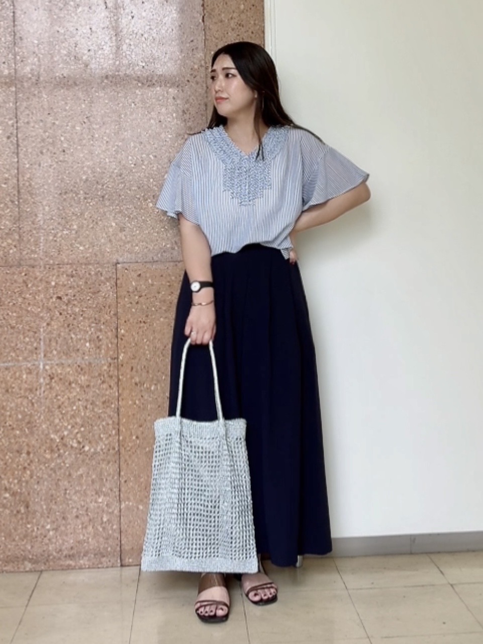 なかじさんの「UNTITLED｜【接触冷感/通気性/洗える】Vネックフリルブラウス」を使ったコーディネート