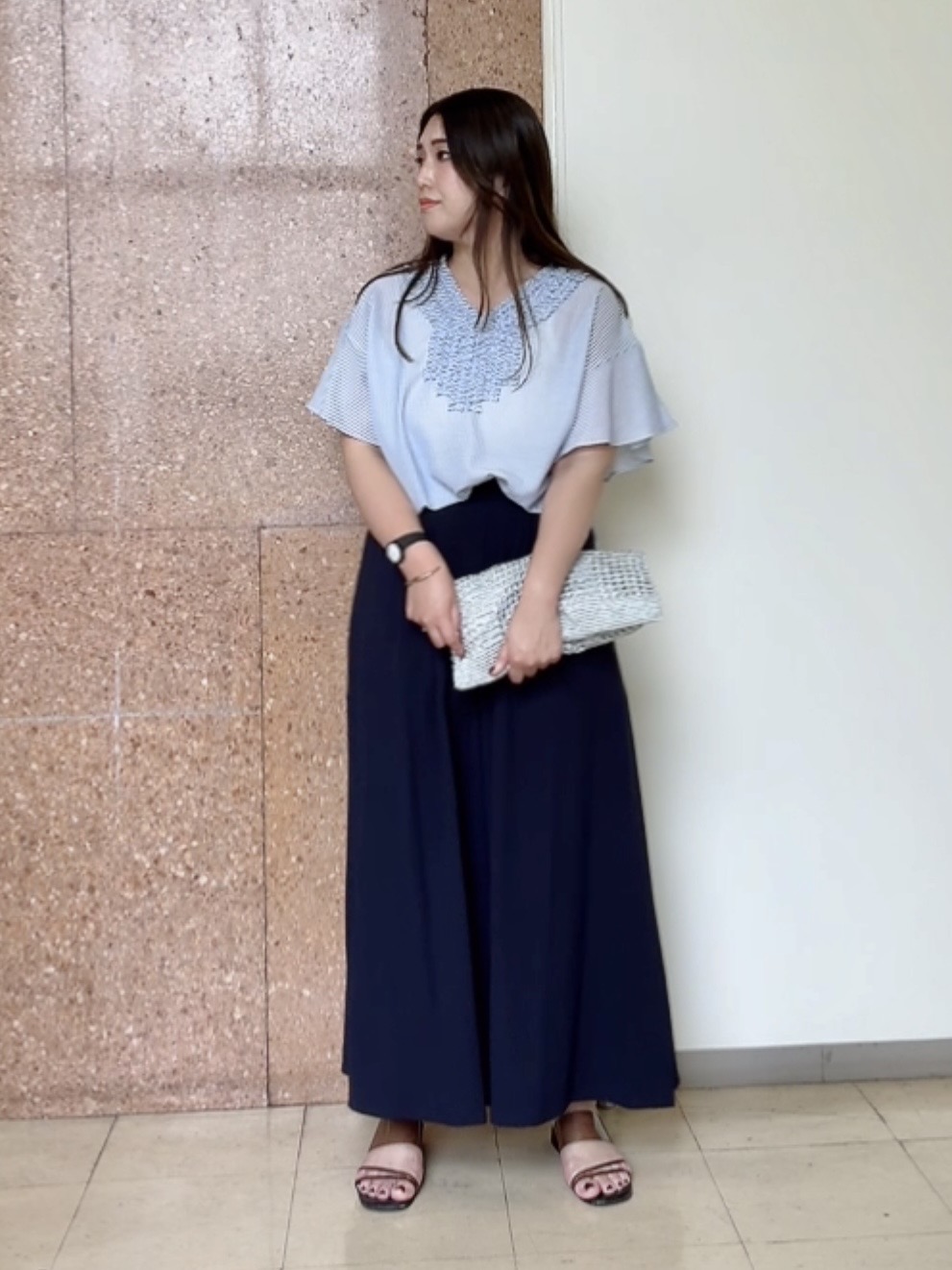 なかじさんの「UNTITLED｜【接触冷感/通気性/洗える】Vネックフリルブラウス」を使ったコーディネート