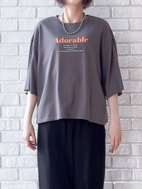 𝐜𝐡𝐢𝐤𝐚さんの「SHOO･LA･RUE｜【洗濯機可/S-LL/選べる6柄】切りっぱなしお袖がこなれカジュアル 5分袖シアーTシャツ」を使ったコーディネート