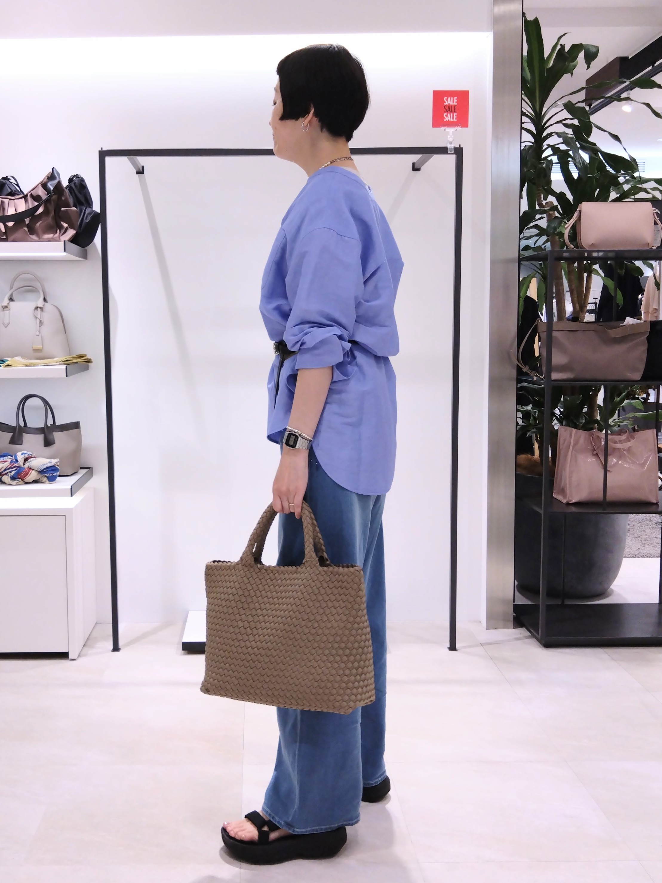 まちこさんの「UNTITLED｜リネンミックスバンドカラーシャツ」を使ったコーディネート
