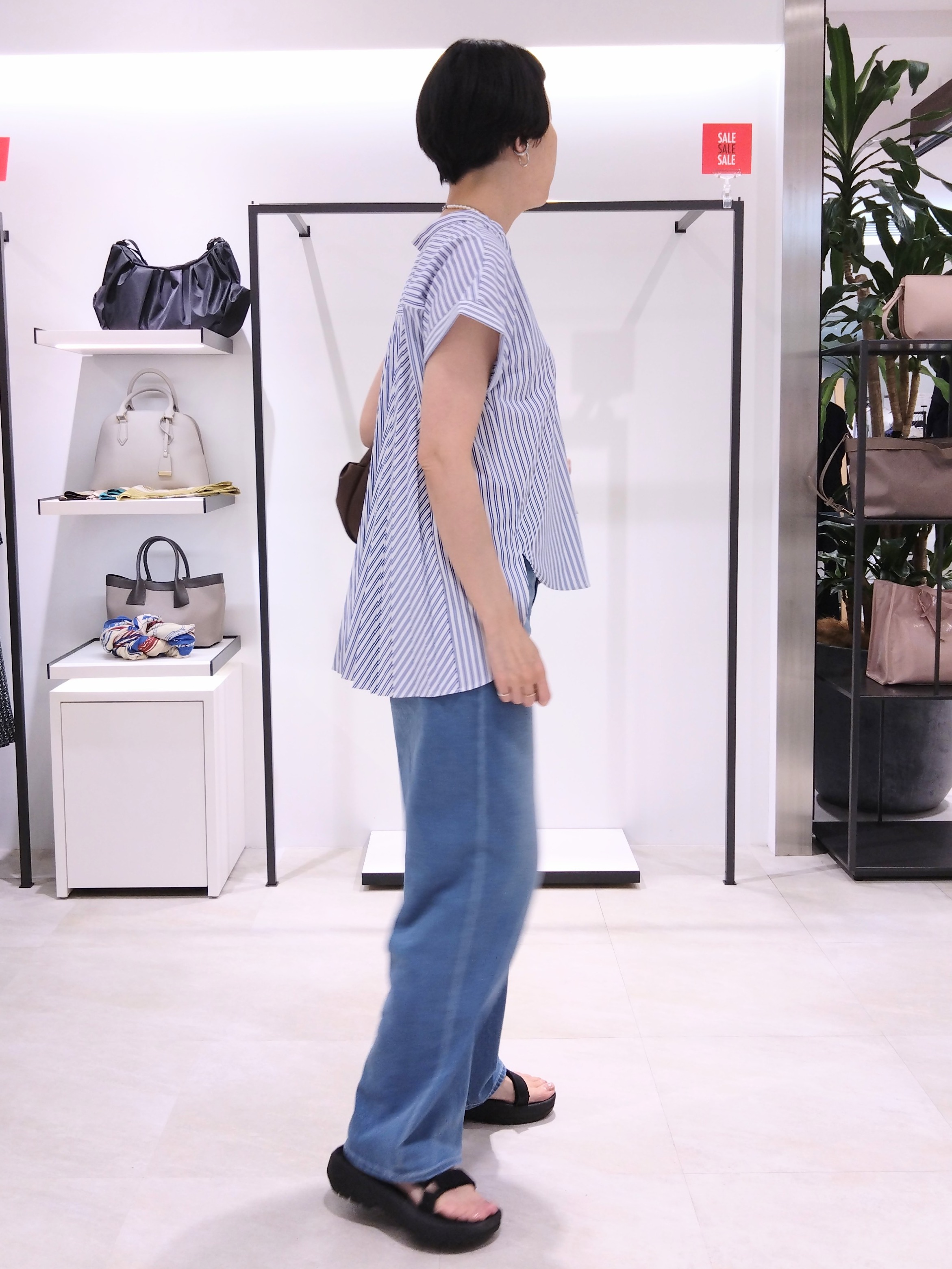 まちこさんの「UNTITLED｜【多機能付き】バックプリーツデザインブラウス」を使ったコーディネート