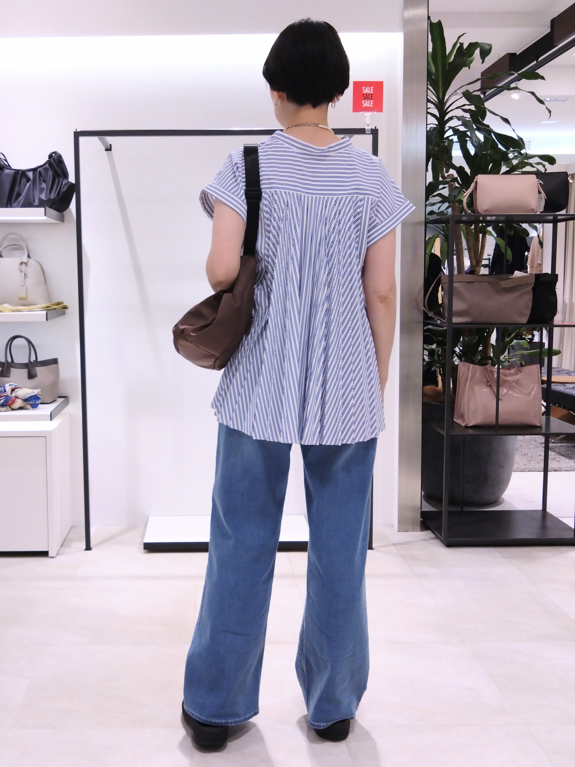 まちこさんの「UNTITLED｜【多機能付き】バックプリーツデザインブラウス」を使ったコーディネート