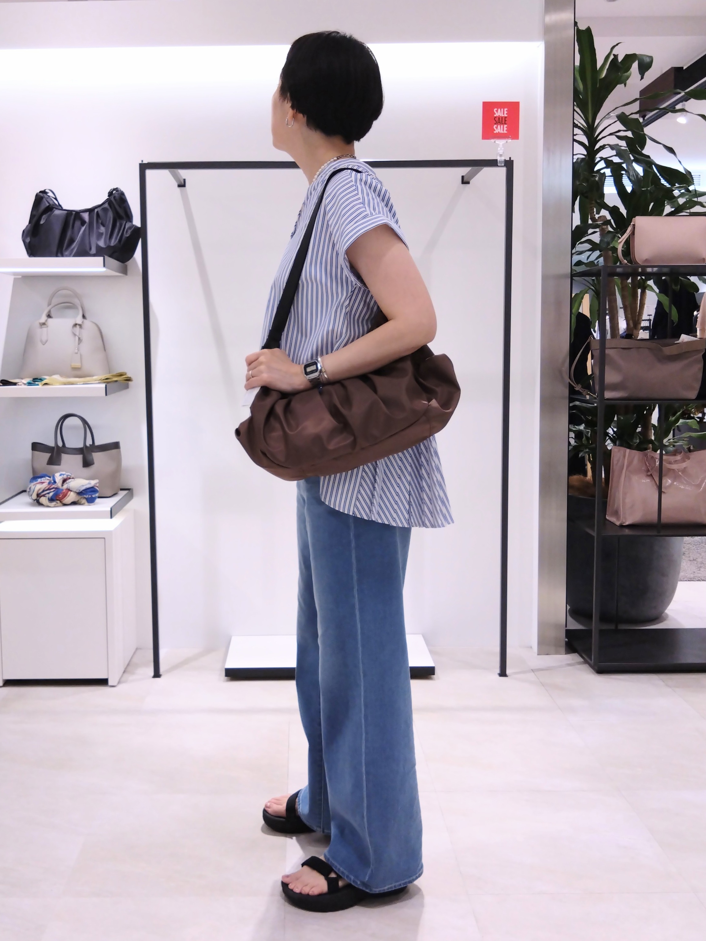 まちこさんの「UNTITLED｜【多機能付き】バックプリーツデザインブラウス」を使ったコーディネート