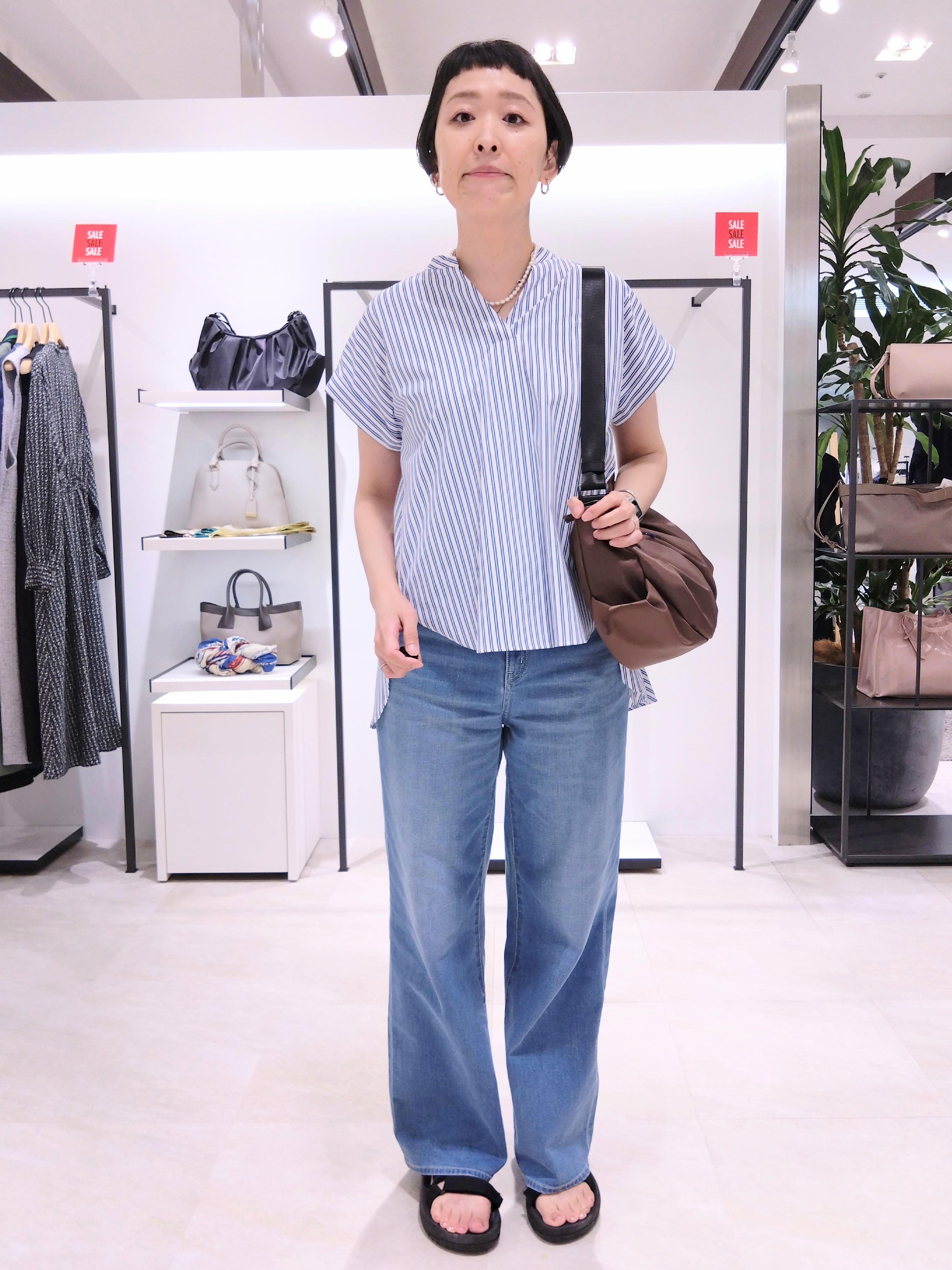 まちこさんの「UNTITLED｜【多機能付き】バックプリーツデザインブラウス」を使ったコーディネート