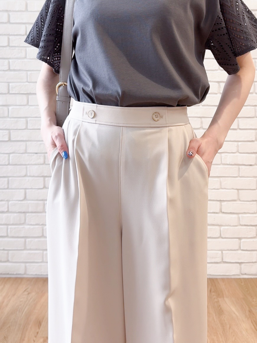 𝐜𝐡𝐢𝐤𝐚さんの「SHOO･LA･RUE｜【汗じみ防止/ひんやり/S-LL】レースが華やか お袖フレアTシャツ」を使ったコーディネート