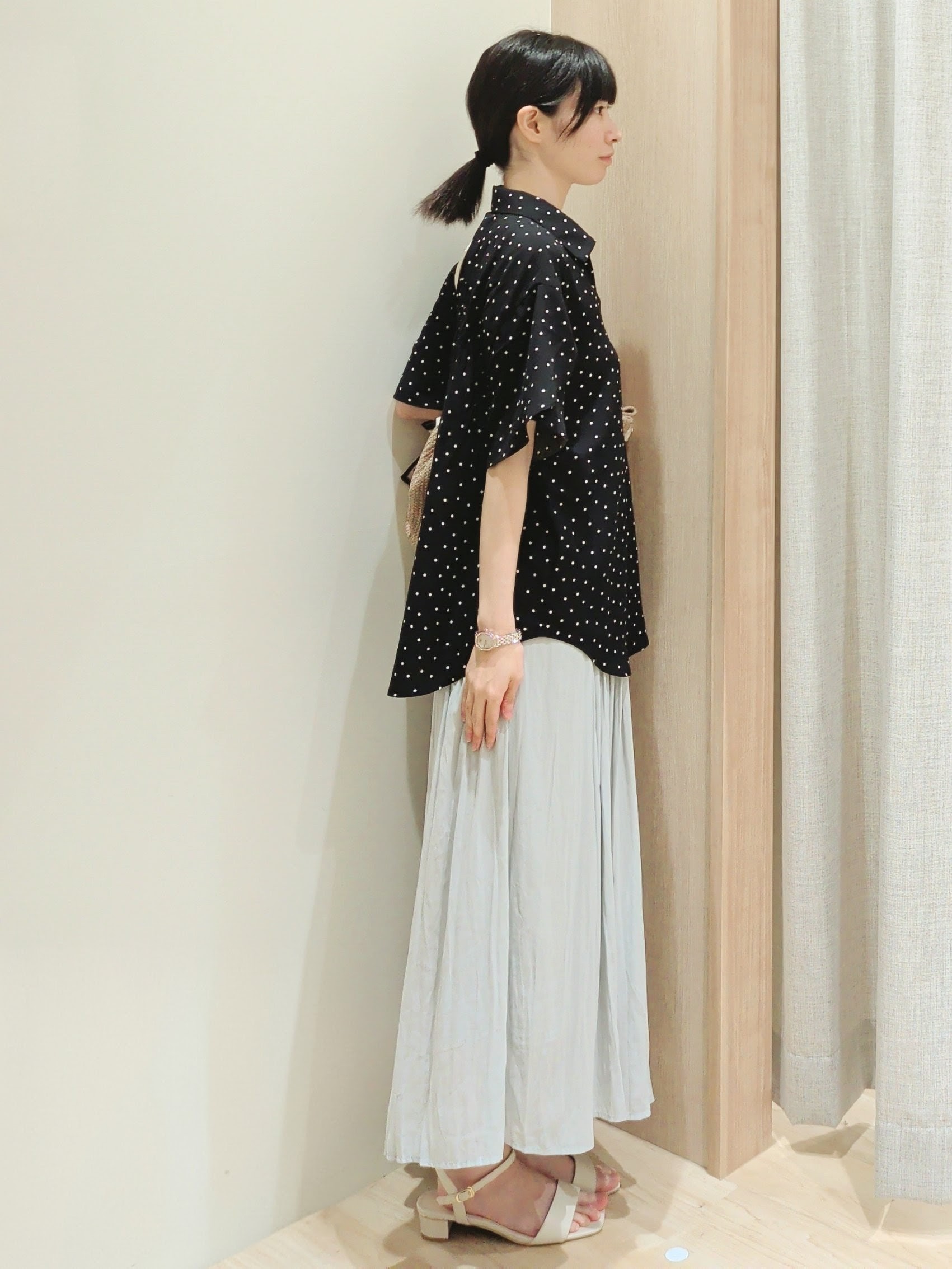 Yuiさんの「grove｜【洗濯機◎】さらっと着映える、バックデザインブラウス」を使ったコーディネート