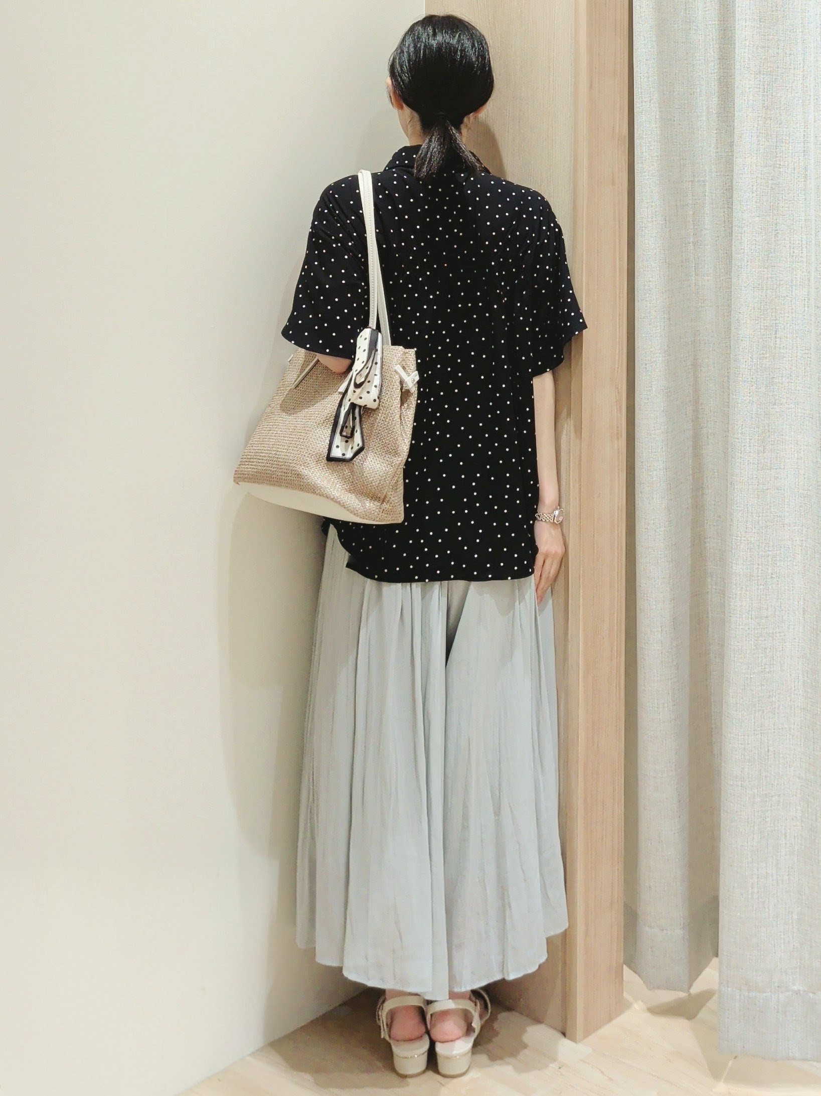 Yuiさんの「grove｜【洗濯機◎】さらっと着映える、バックデザインブラウス」を使ったコーディネート