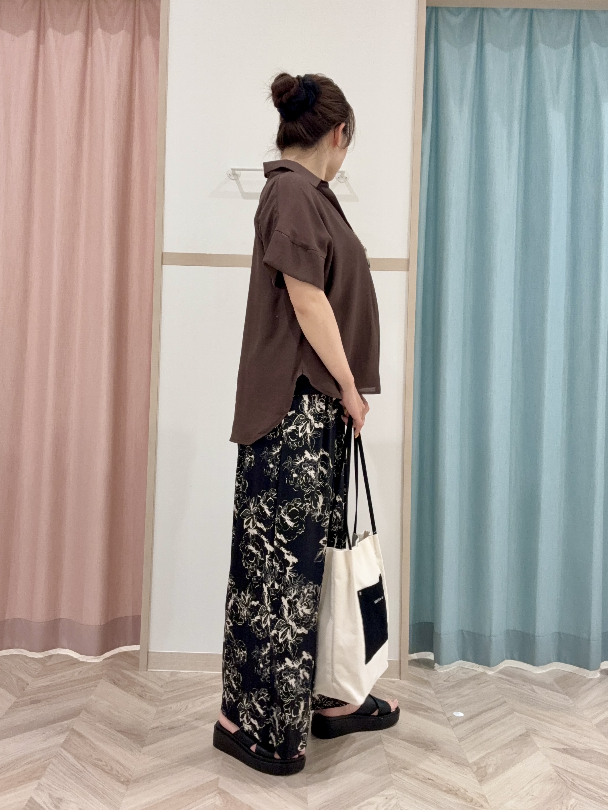 kさんの「SHOO･LA･RUE｜【2点セット/S-LL/洗濯機可】時短でコーデ決まる スラブスキッパーシャツ＋タンクトップ」を使ったコーディネート