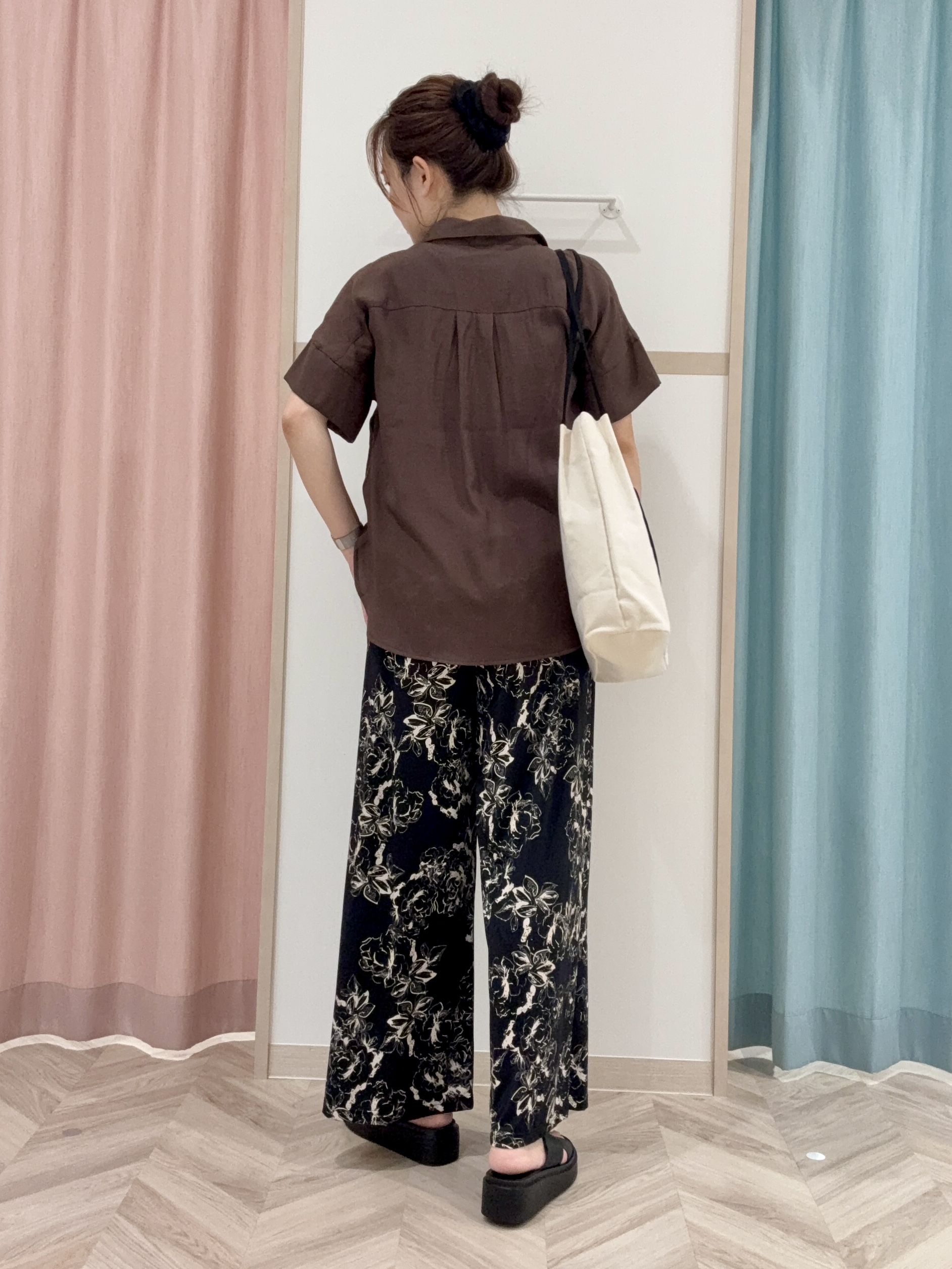kさんの「SHOO･LA･RUE｜【2点セット/S-LL/洗濯機可】時短でコーデ決まる スラブスキッパーシャツ＋タンクトップ」を使ったコーディネート