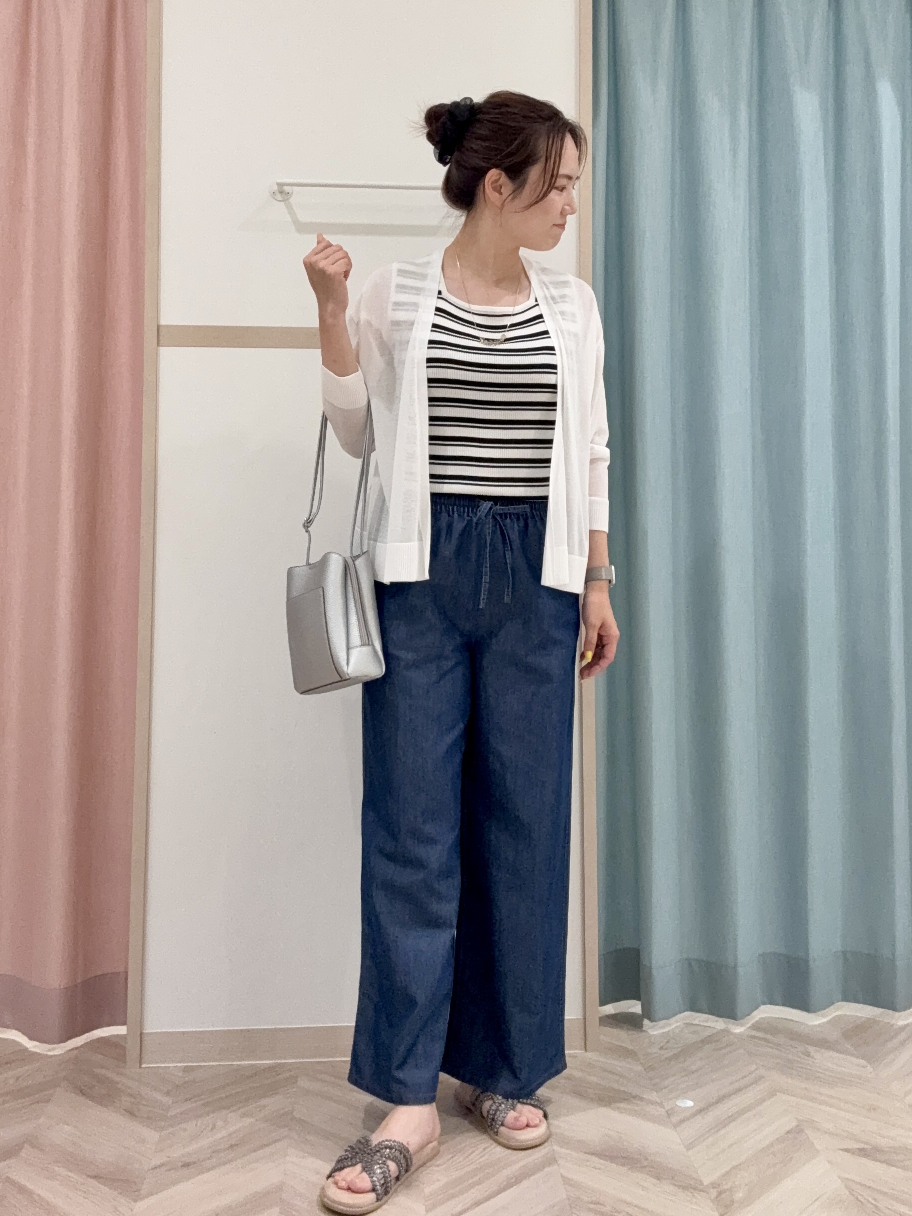 kさんの「SHOO･LA･RUE｜【ひんやり/洗濯機可/S-LL】オンにもオフにも マルチに使えるボタンレスカーディガン」を使ったコーディネート